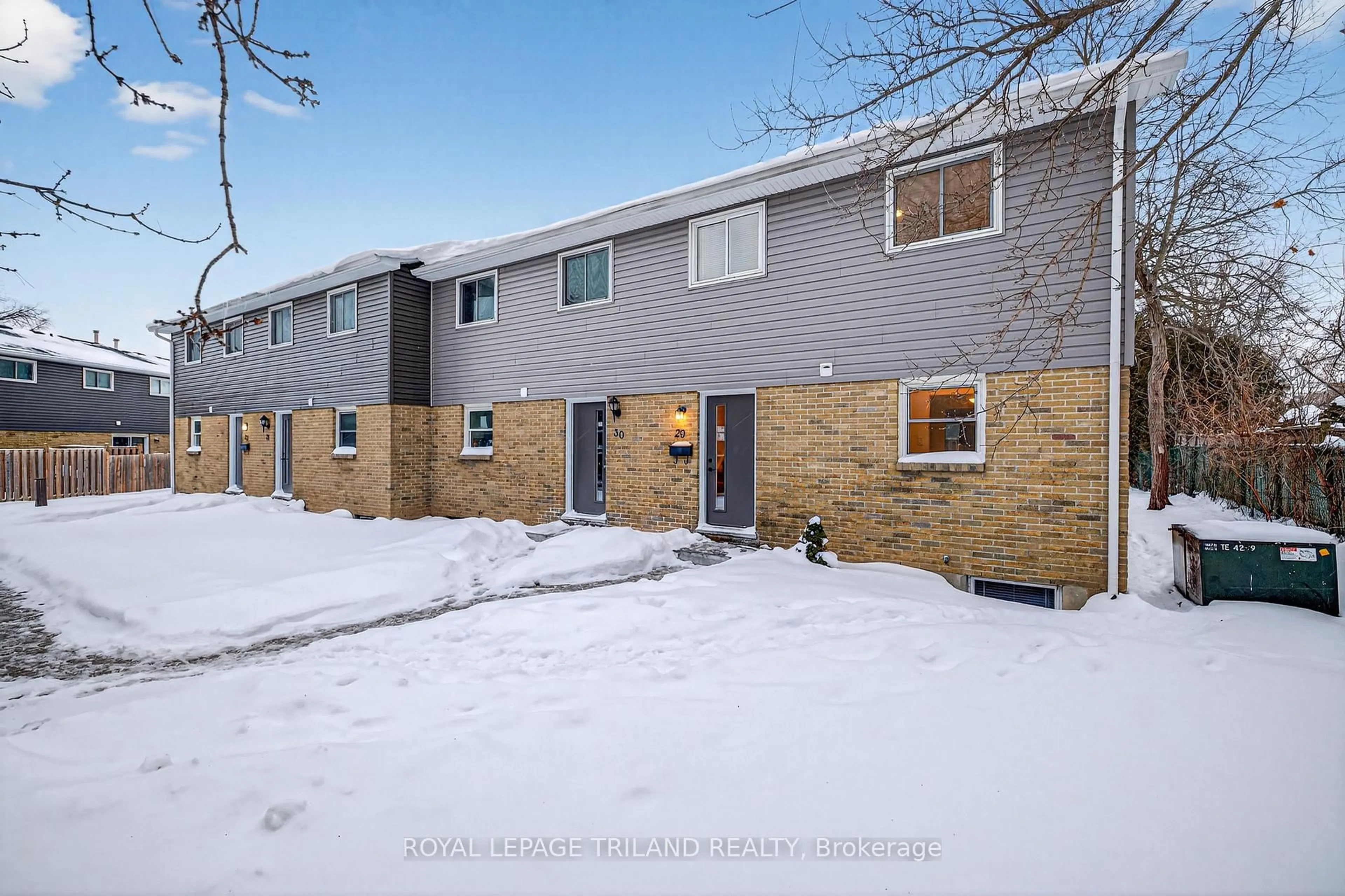 A pic from outside/outdoor area/front of a property/back of a property/a pic from drone, street for 470 Second St #29, London East Ontario N5V 3X4