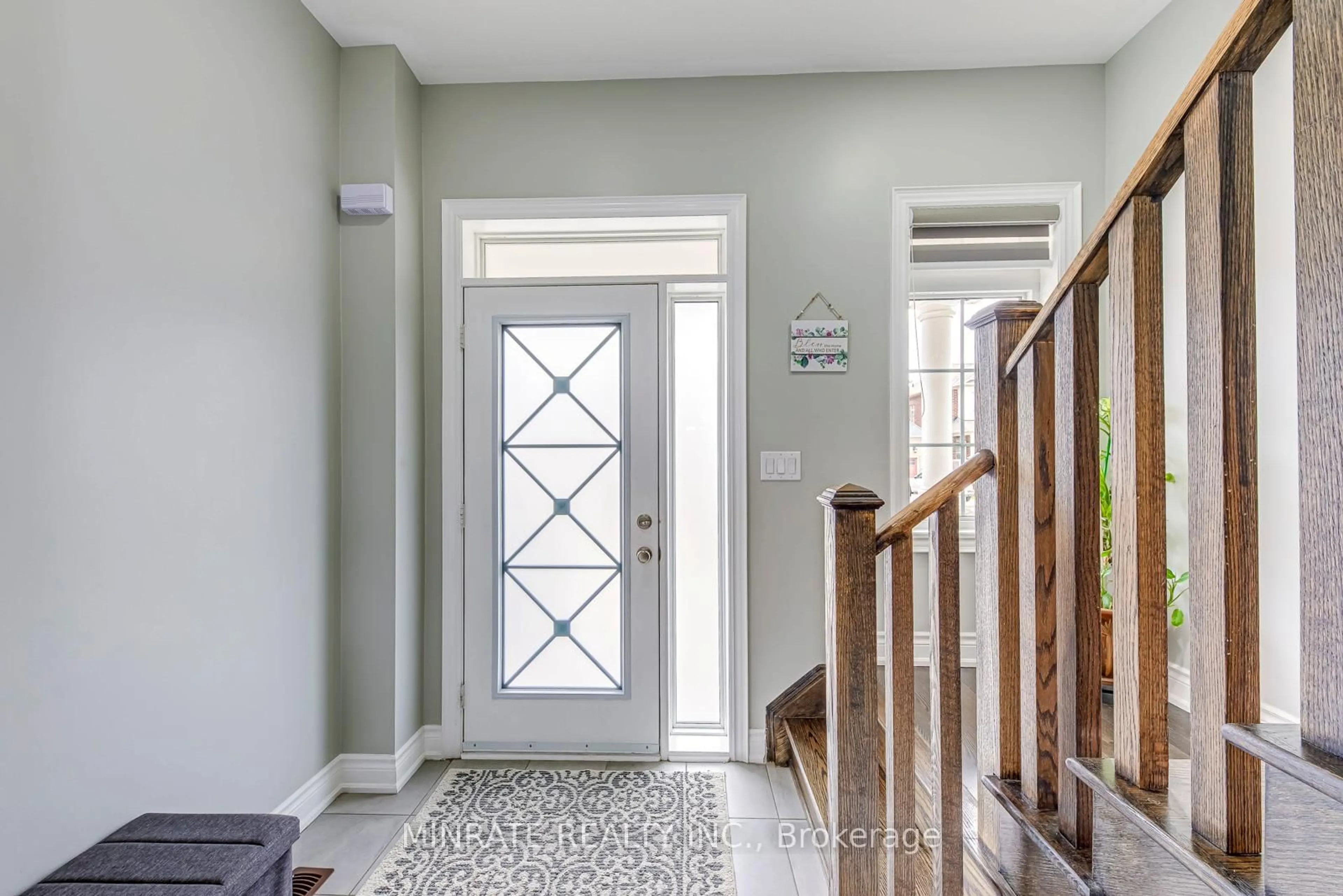Indoor entryway for 99 McKnight Ave, Hamilton Ontario L8B 0T8
