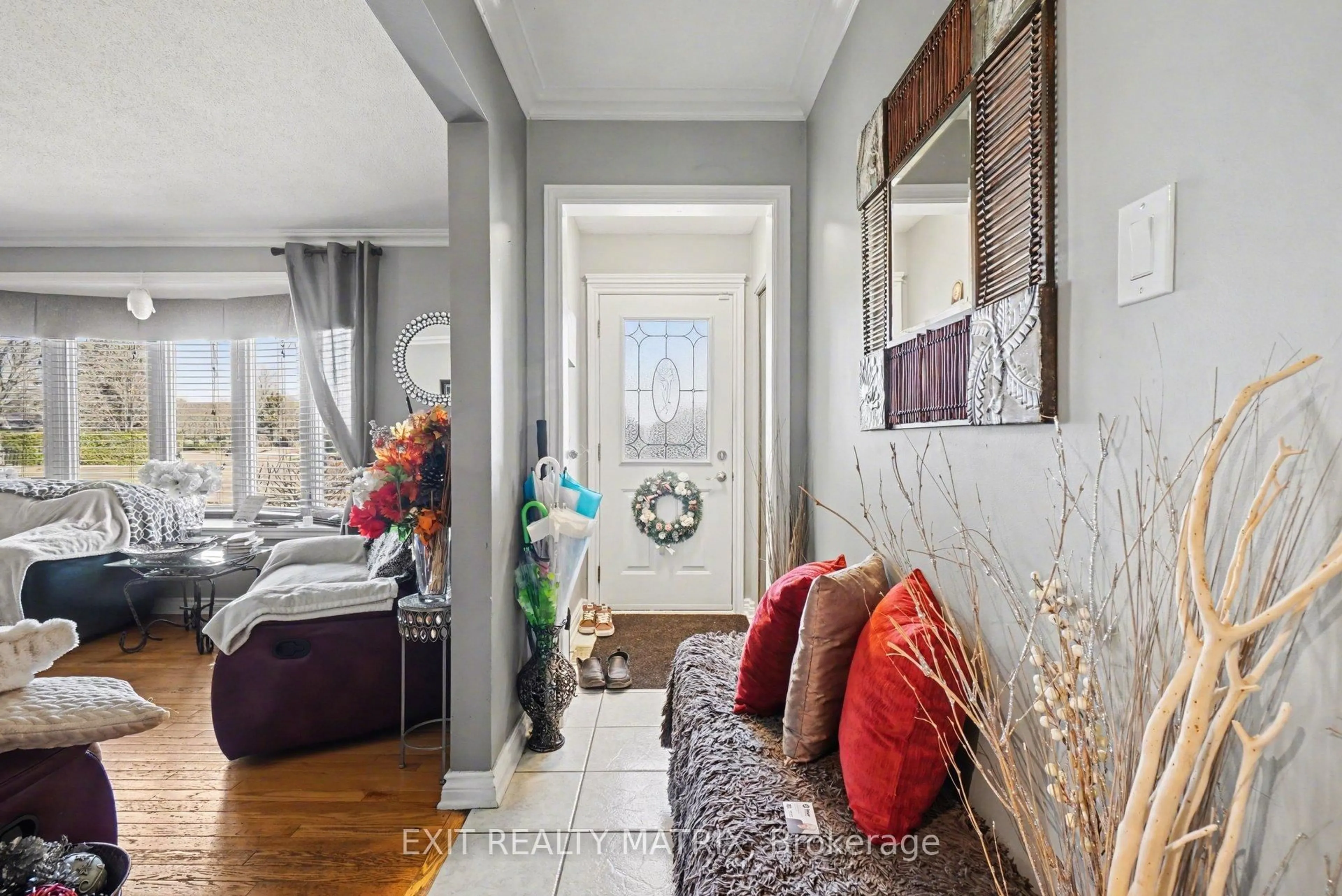 Indoor entryway for 1402 Jamison Ave, Orleans Ontario K1E 1J5