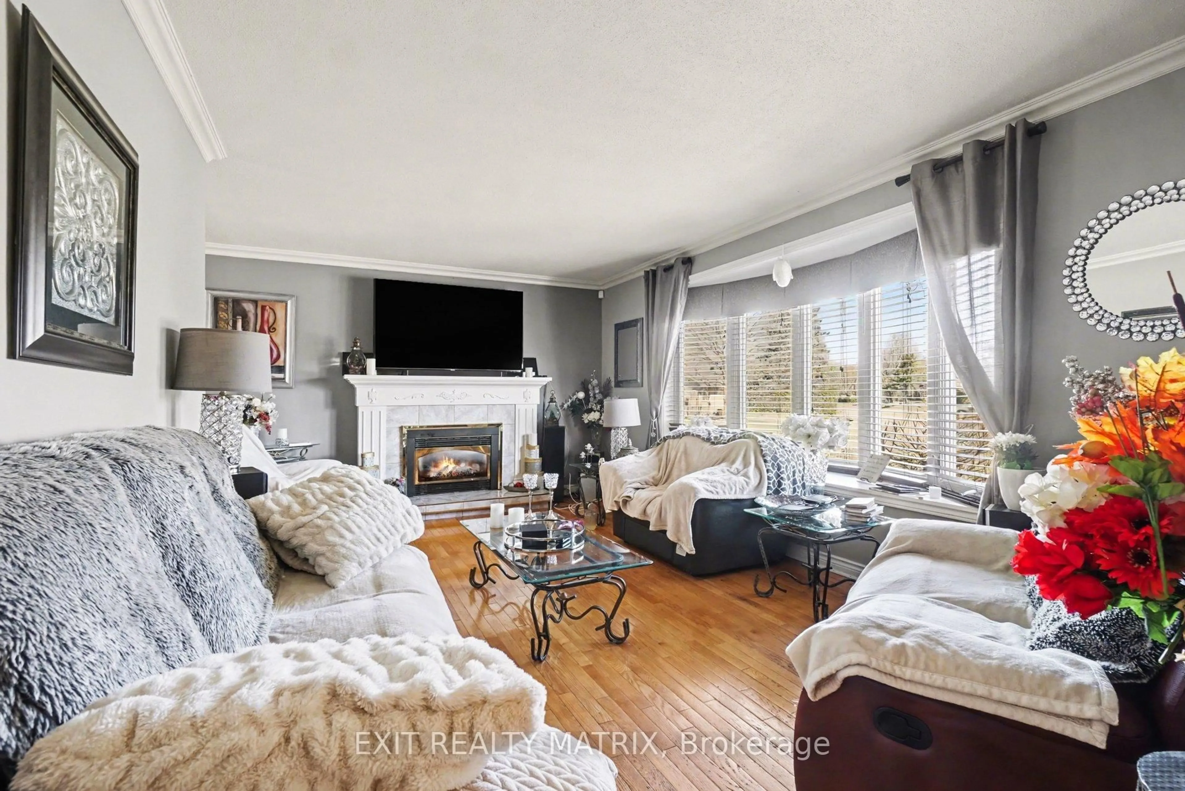 Living room with furniture, unknown for 1402 Jamison Ave, Orleans Ontario K1E 1J5