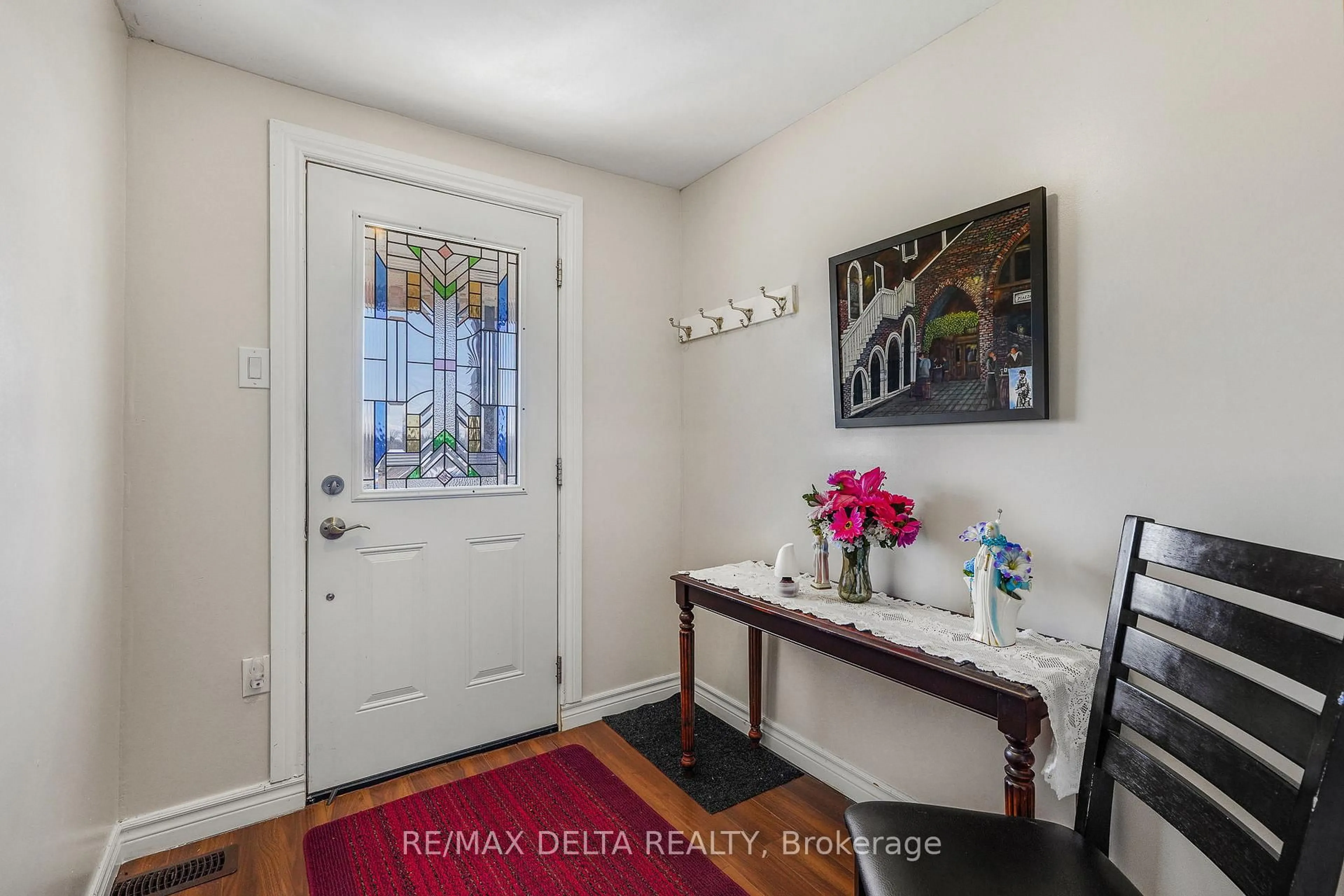 Indoor entryway for 3697 Etienne Rd, Sarsfield Ontario K0A 3E0