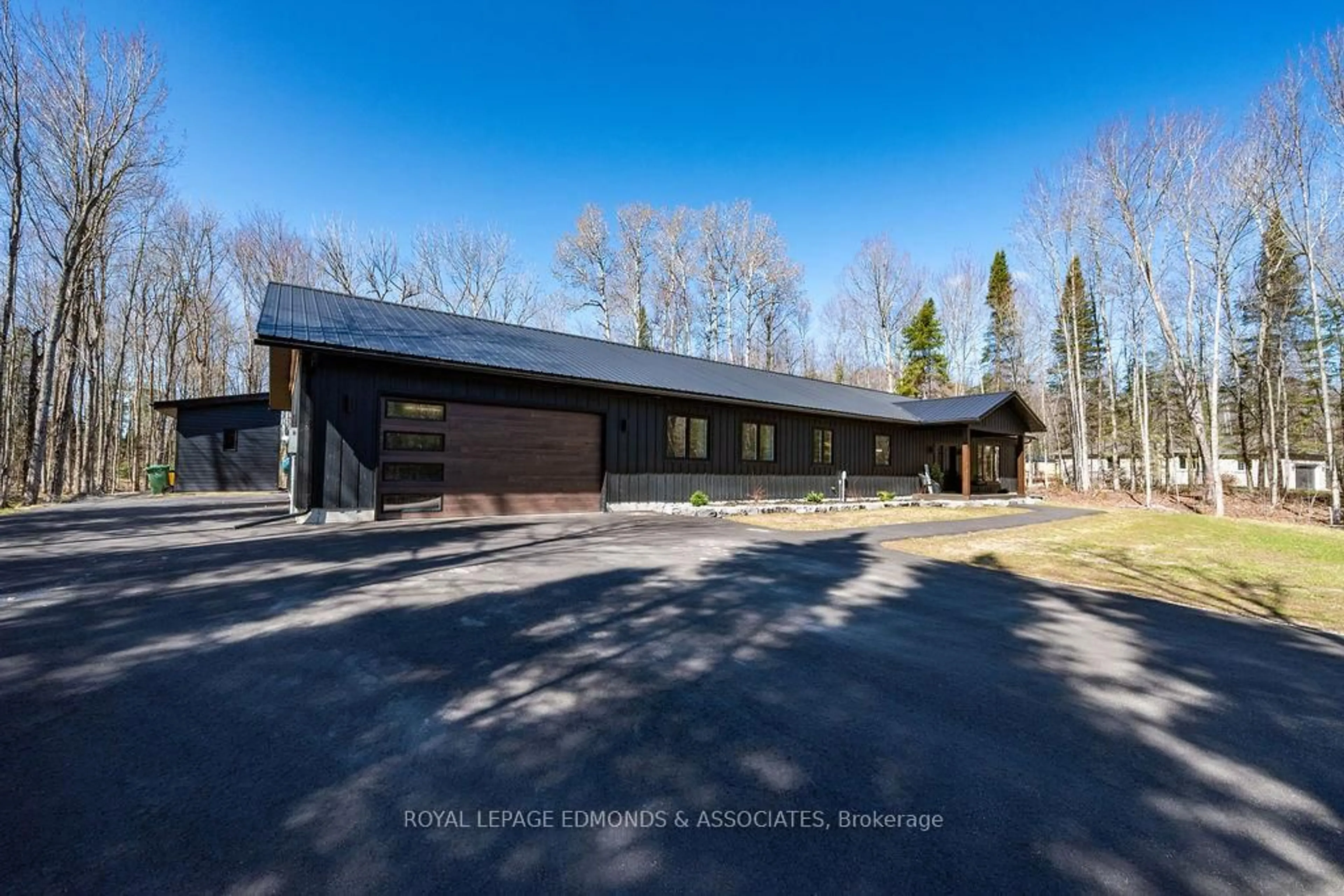 A pic from outside/outdoor area/front of a property/back of a property/a pic from drone, unknown for 151 Sufian St, Pembroke Ontario K8A 6W6