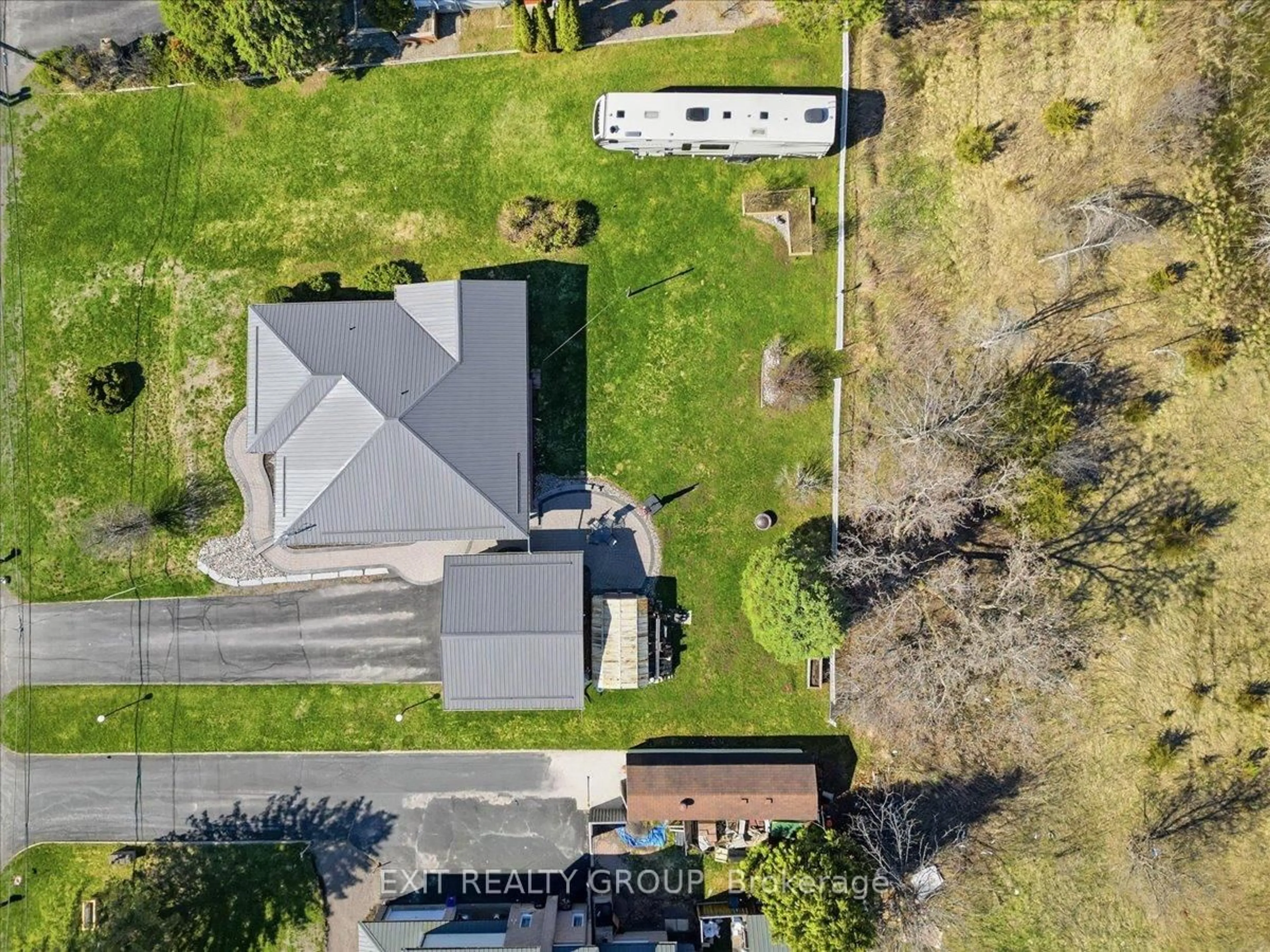 A pic from outside/outdoor area/front of a property/back of a property/a pic from drone, street for 188 Riverside Pkwy, Hastings Ontario K0K 2C0