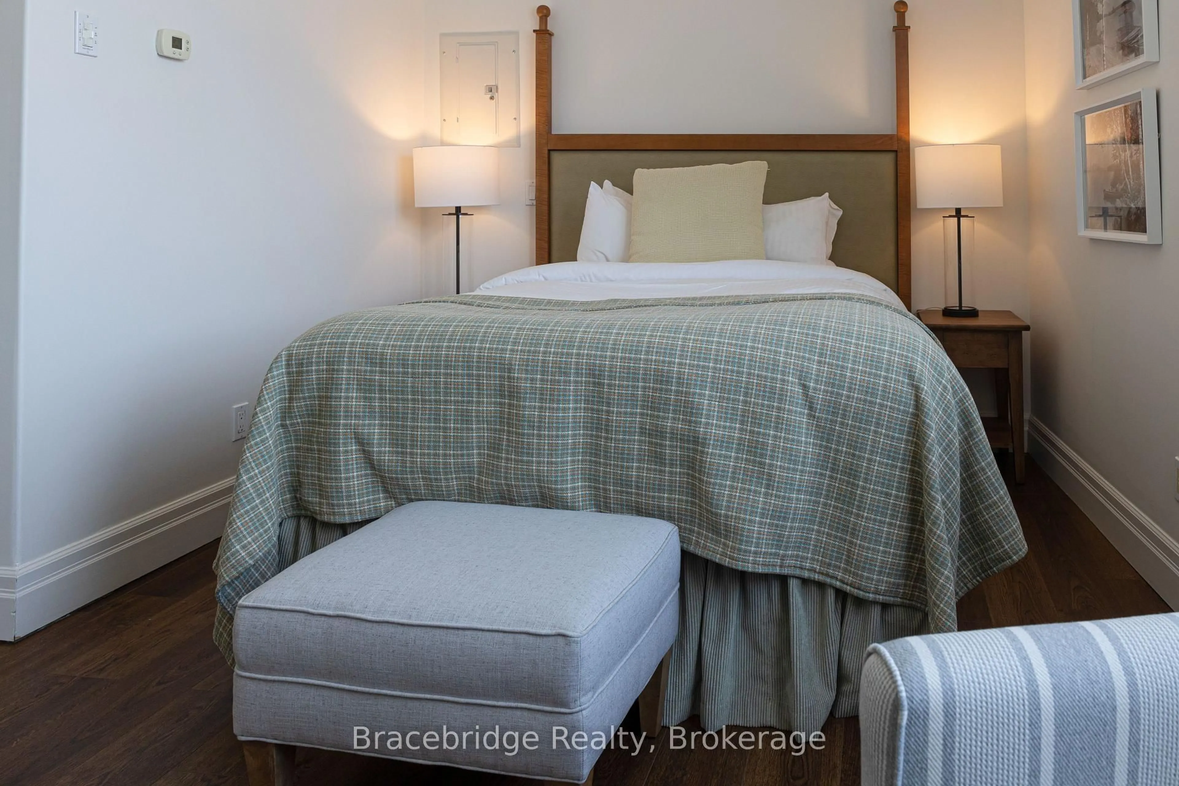 Bedroom with bed, unknown for 1869 Muskoka Rd 118 Highway #L205-B1, Muskoka Lakes Ontario P1L 1W8