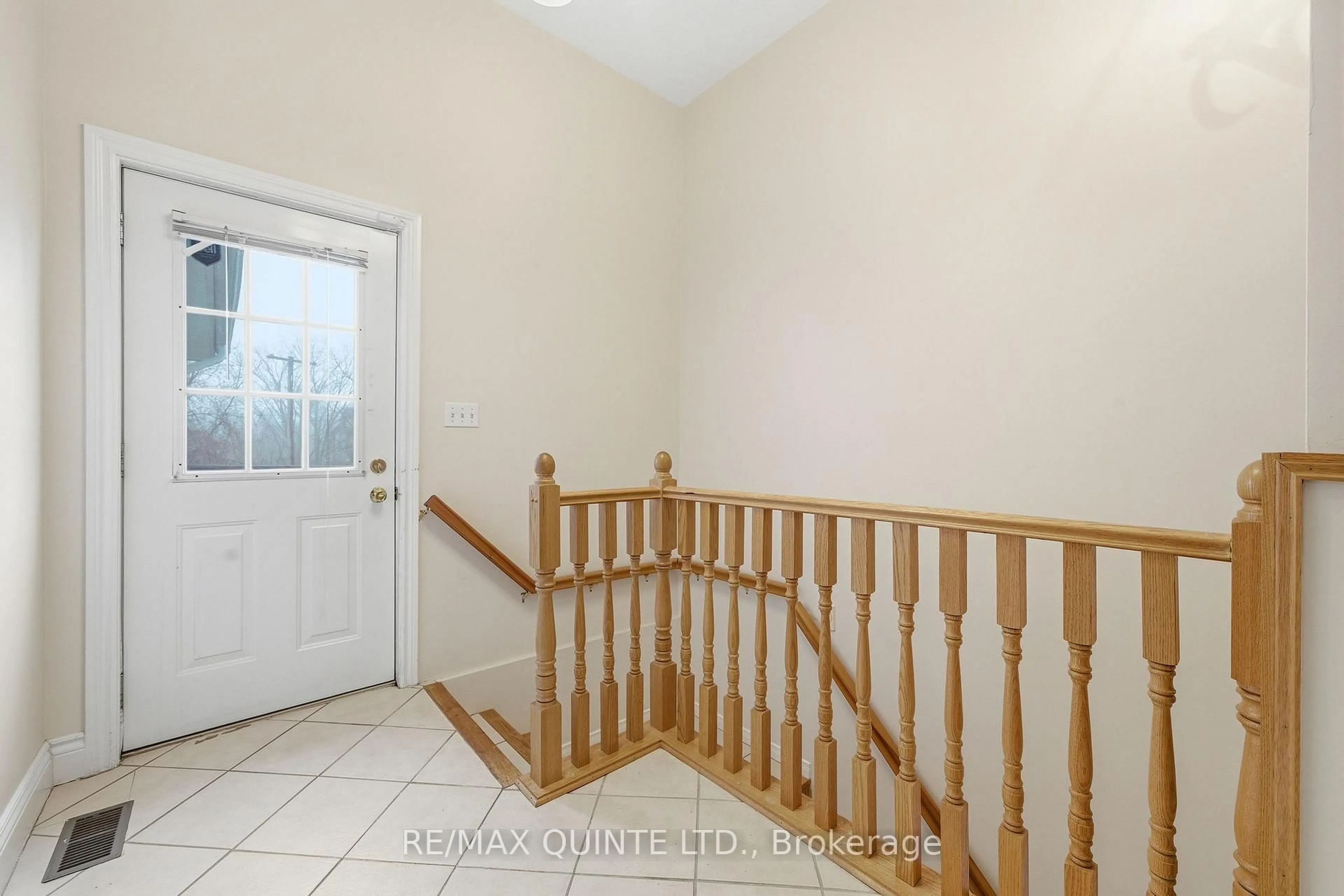 Indoor entryway for 2118 County Road 3 Rd, Prince Edward County Ontario K0K 1L0