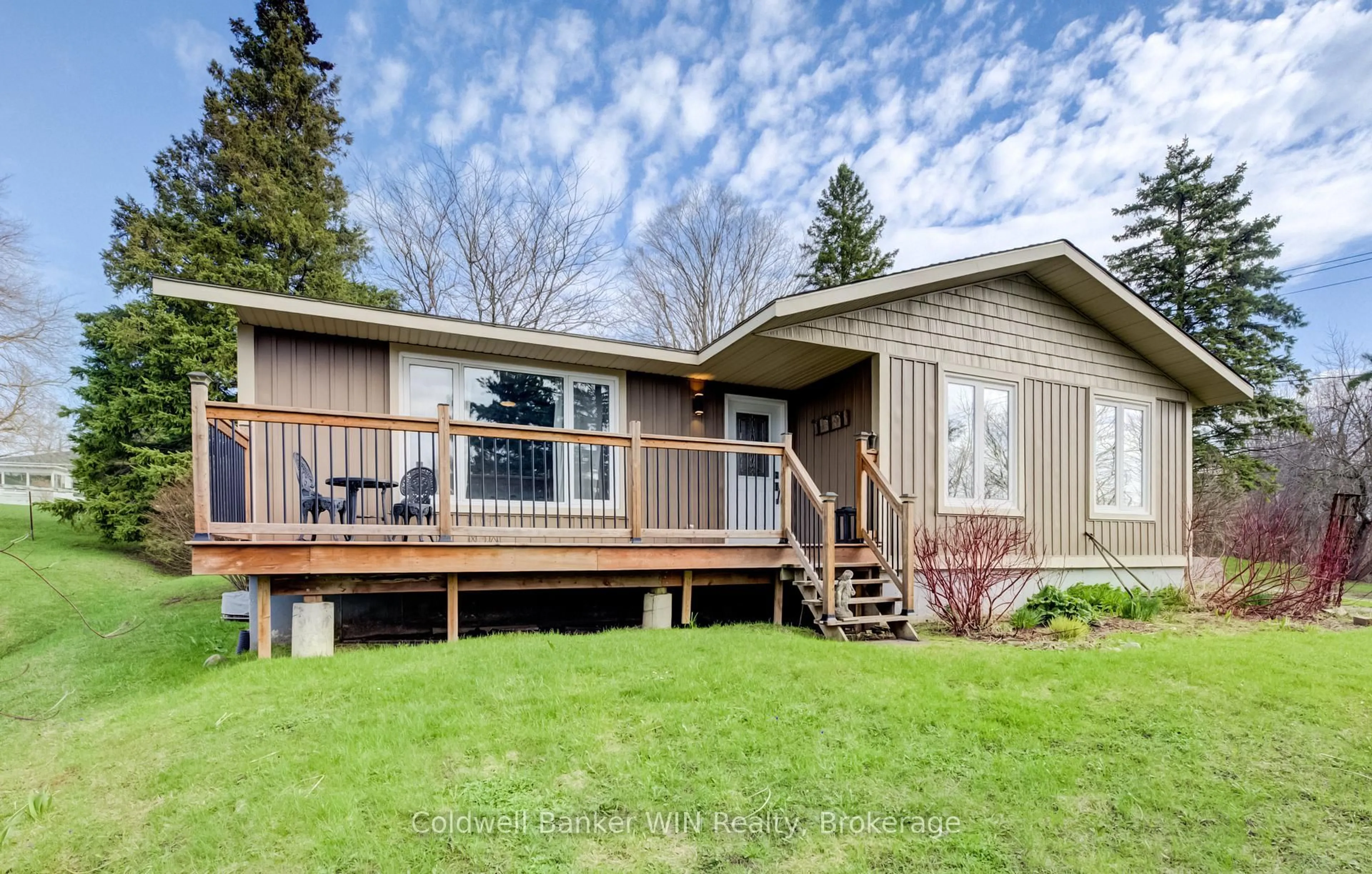 Home with vinyl exterior material, unknown for 195 North Water St, Wellington North Ontario N0G 2L3