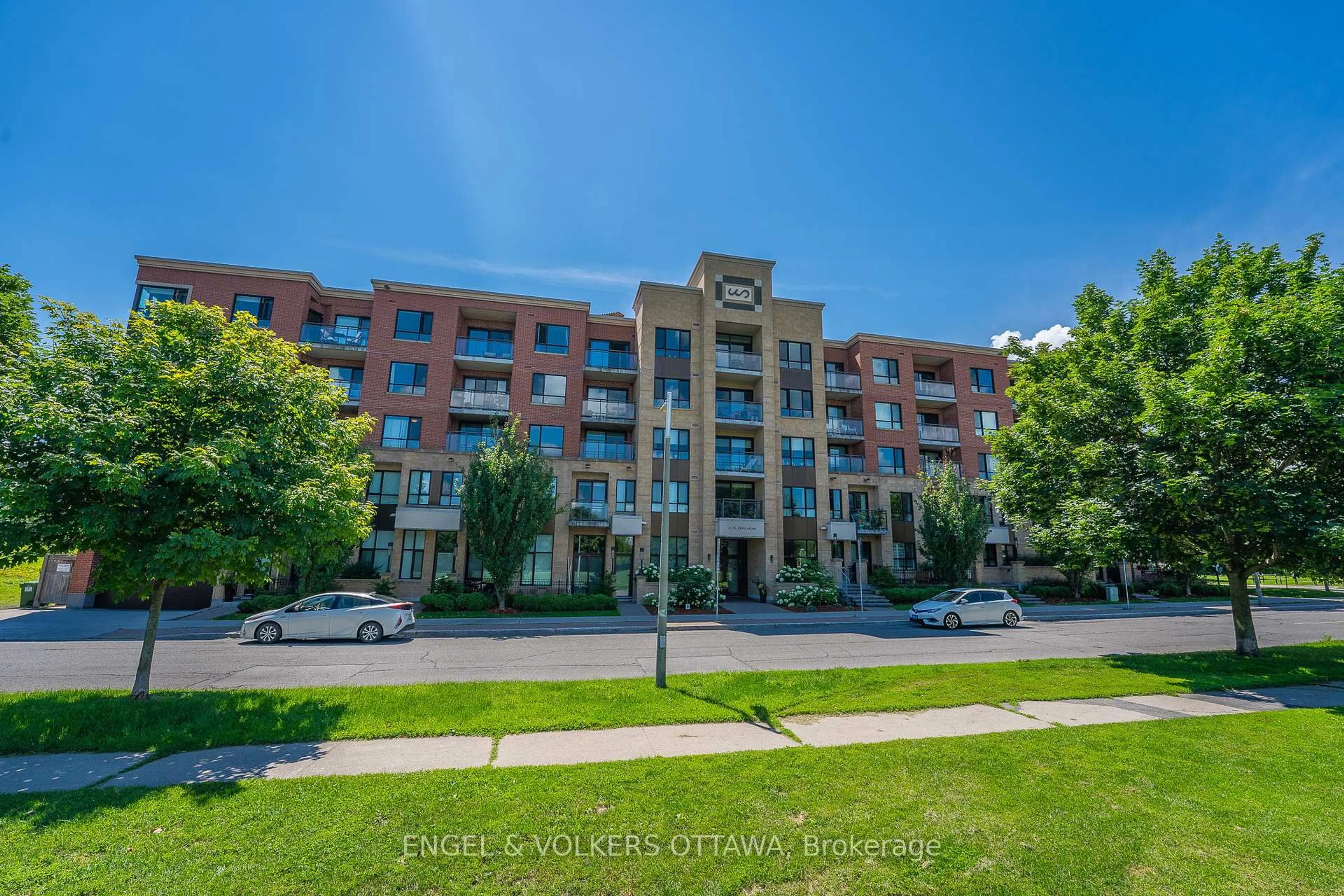 A pic from outside/outdoor area/front of a property/back of a property/a pic from drone, building for 316 BRUYERE St #302, Ottawa Ontario K1N 0C3