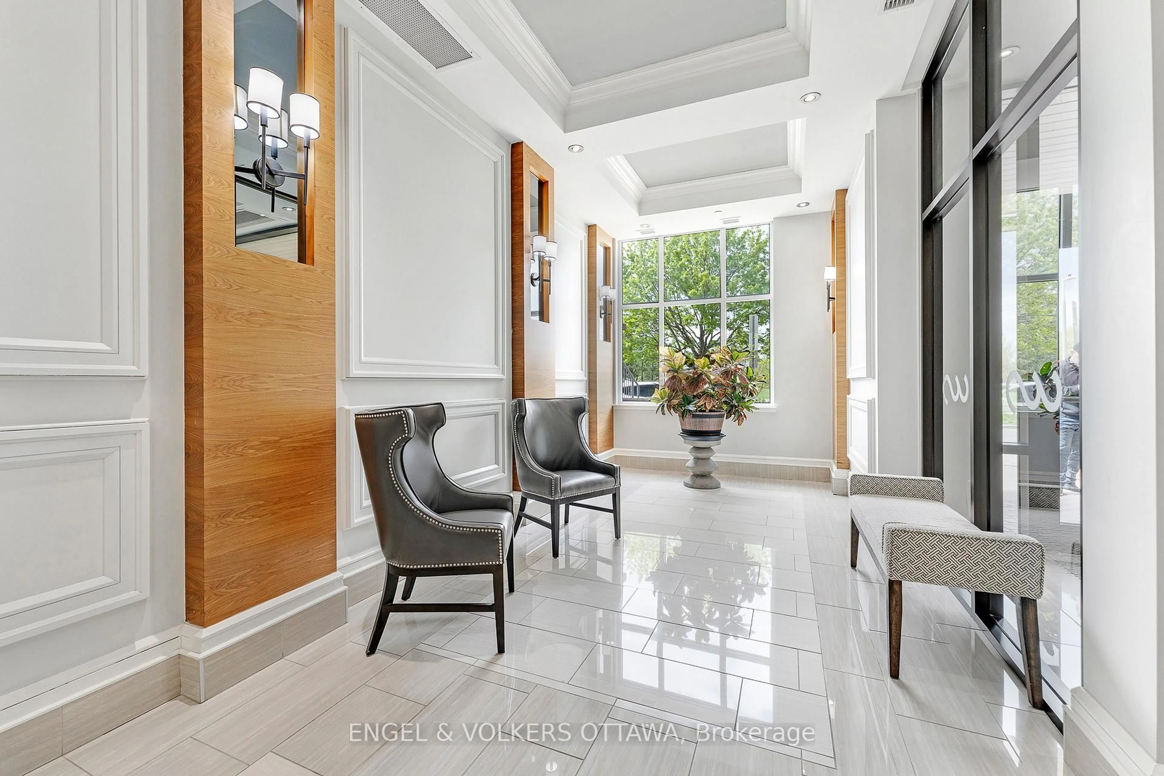 Indoor foyer for 316 BRUYERE St #302, Ottawa Ontario K1N 0C3