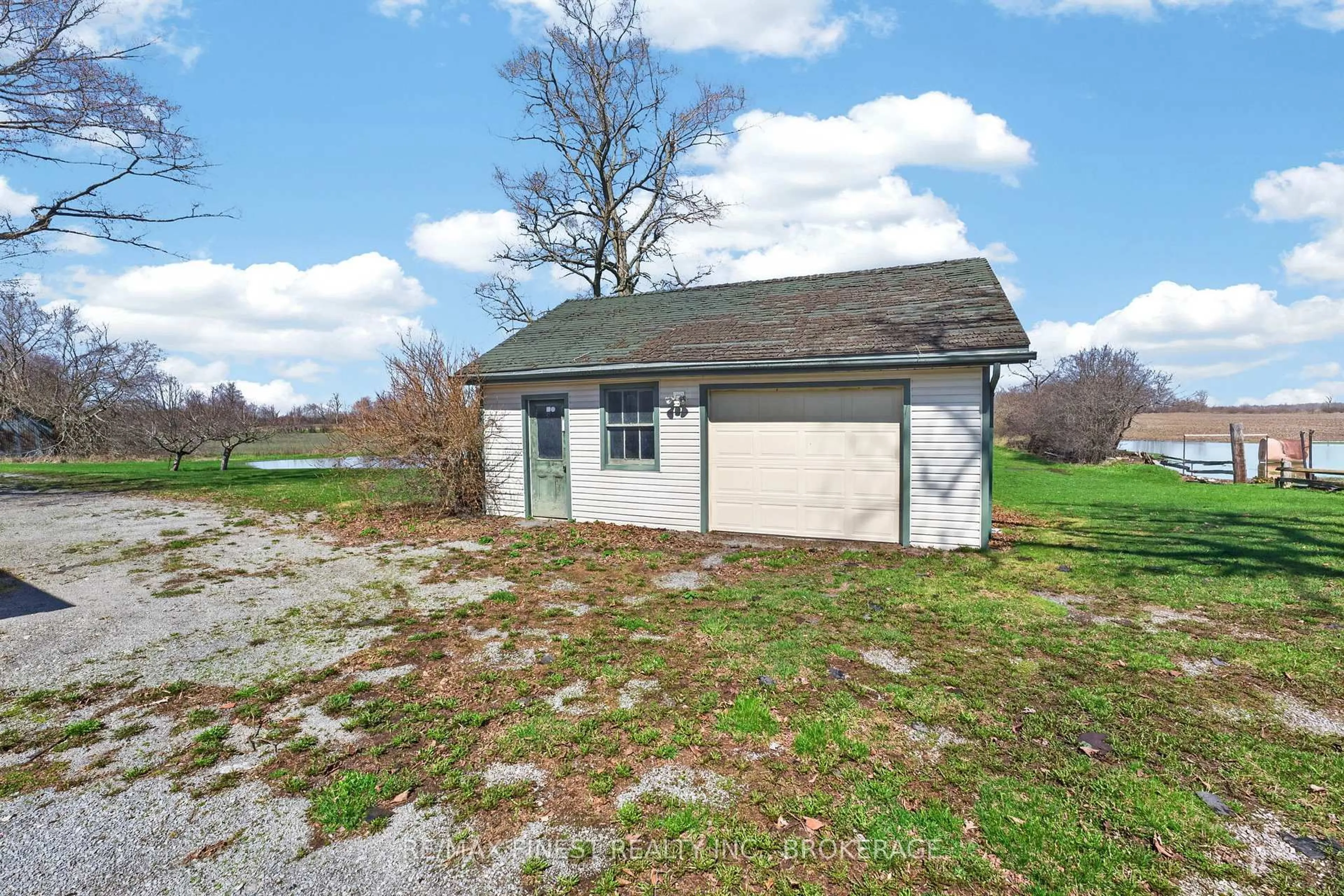 Shed for 17020 Loyalist Pkwy, Prince Edward County Ontario K0K 3L0