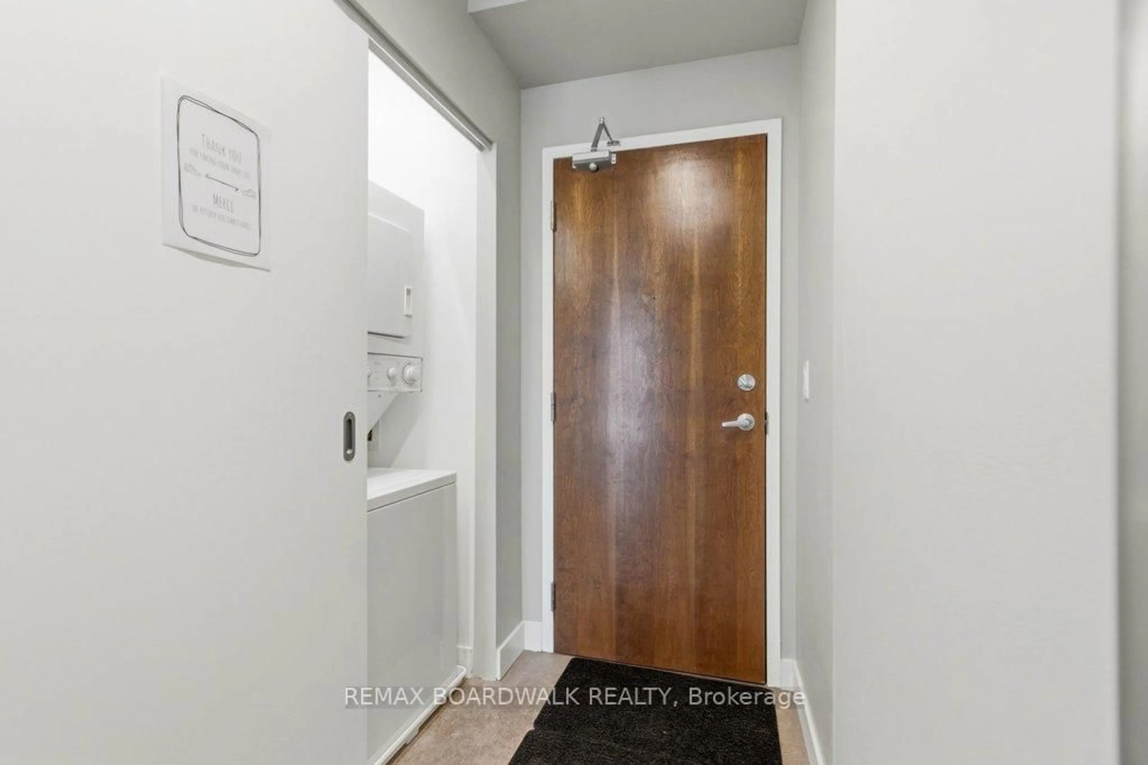 Indoor entryway for 179 George St #1507, Ottawa Ontario K1N 1J8