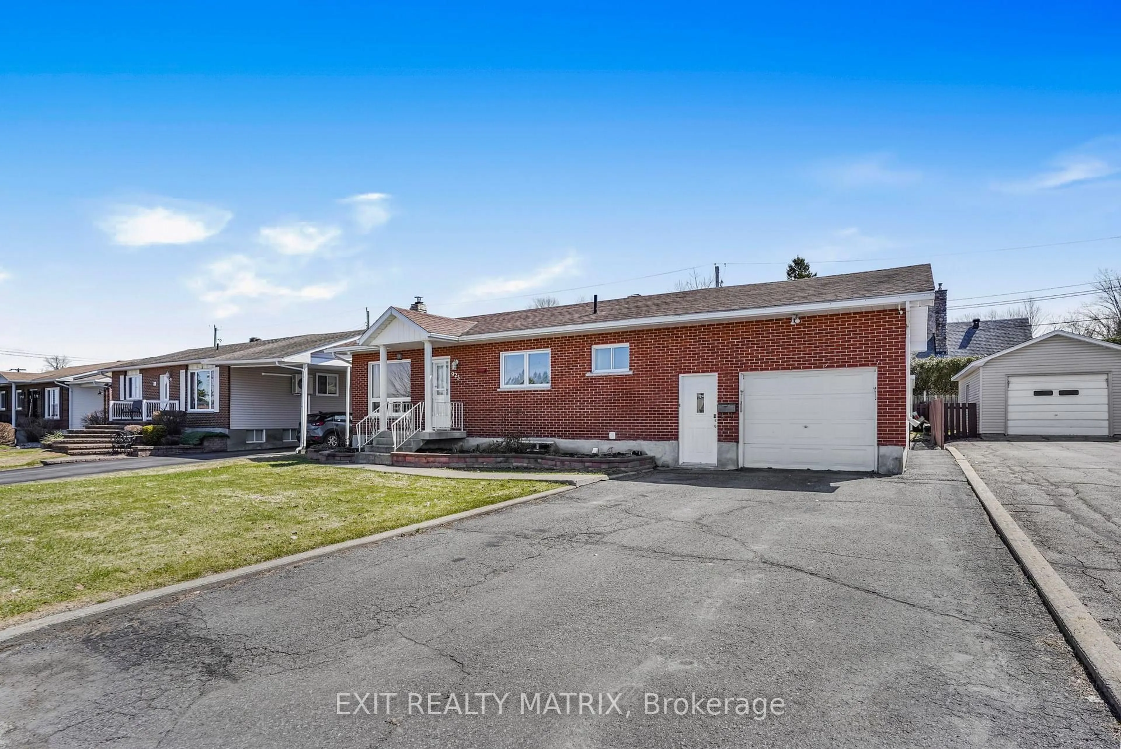 A pic from outside/outdoor area/front of a property/back of a property/a pic from drone, street for 925 Ghislain St, Hawkesbury Ontario K6A 3A8