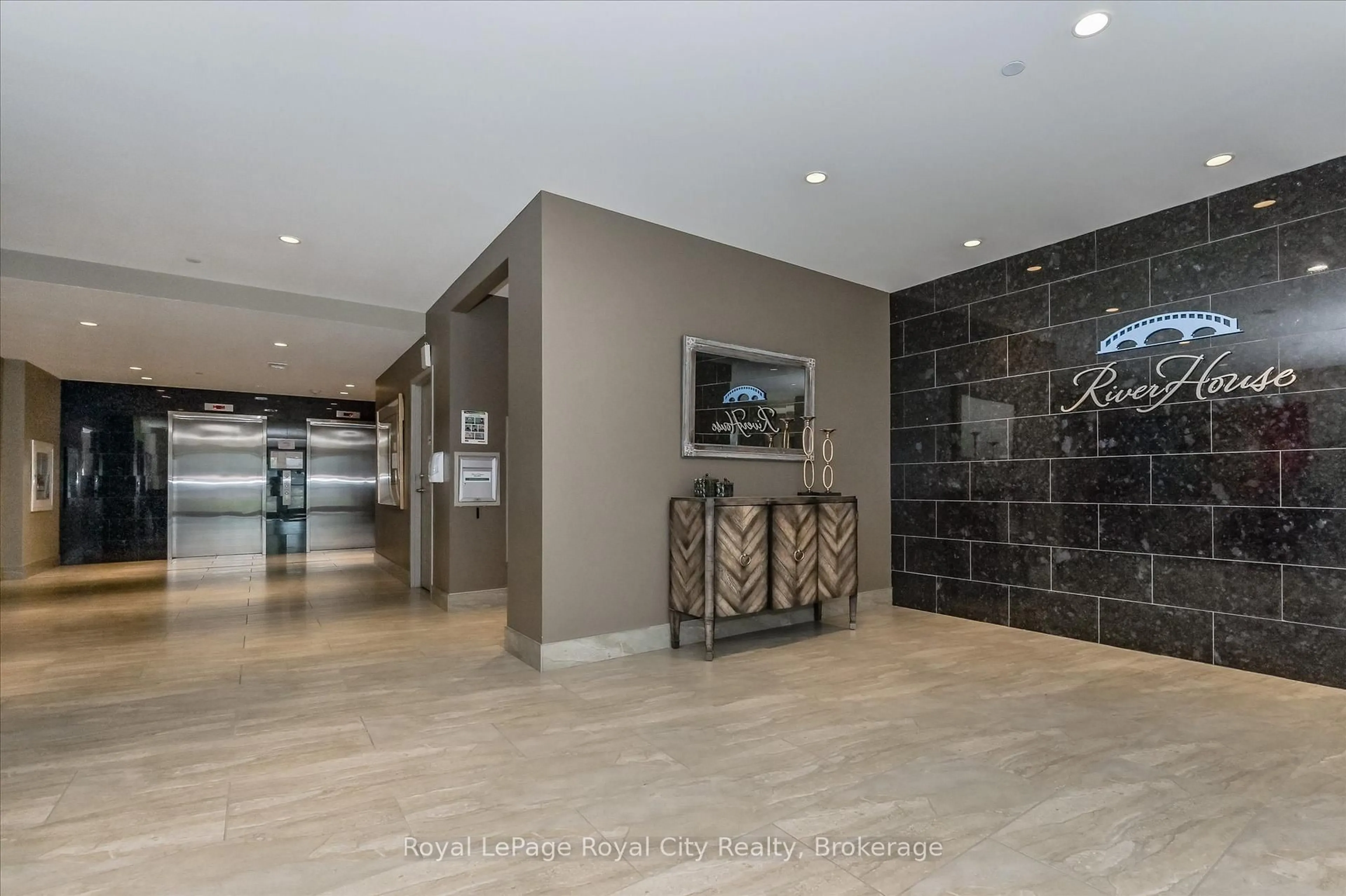 Indoor foyer for 160 Macdonell St #1108, Guelph Ontario N1H 0A9