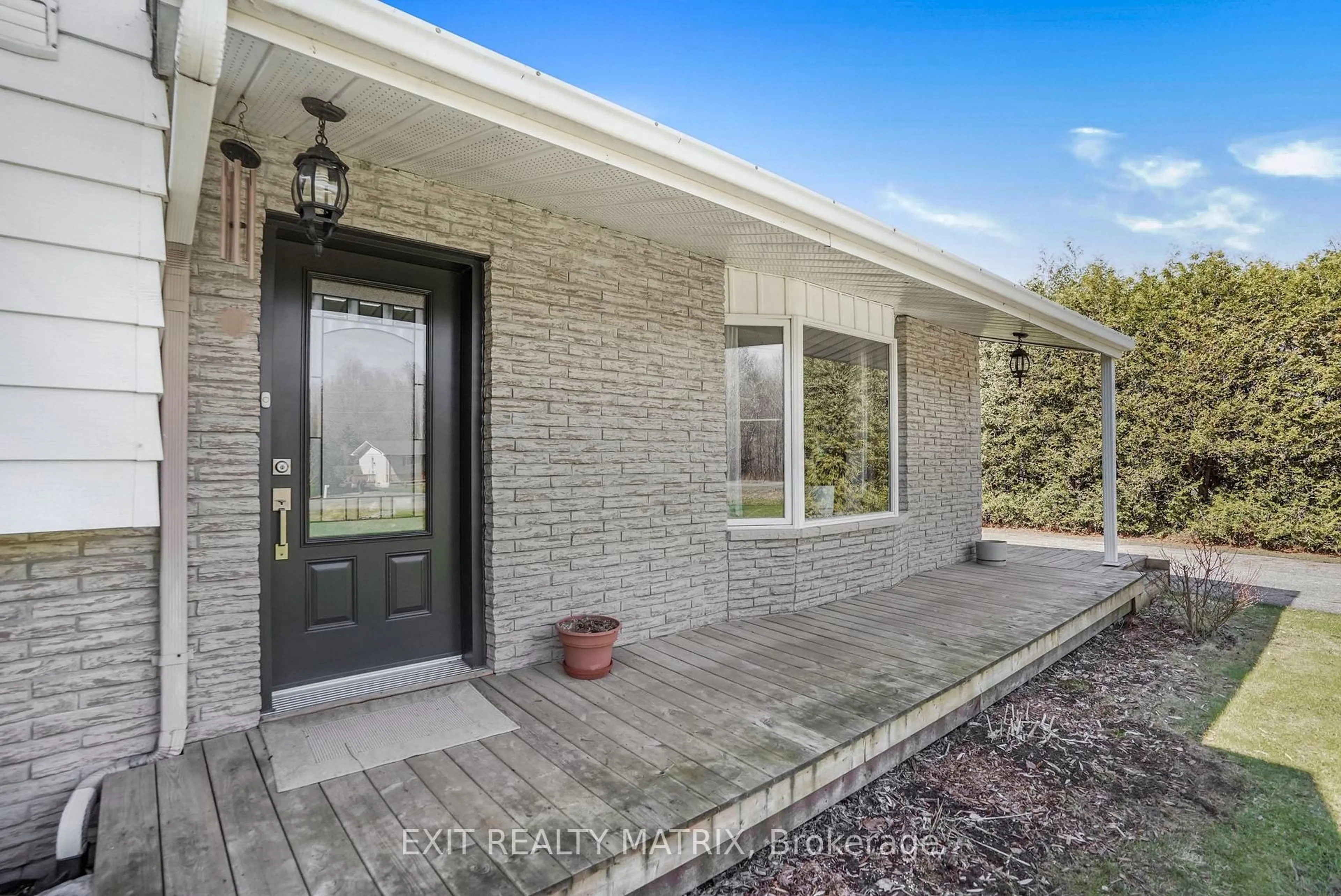 Home with brick exterior material, street for 3520 Pattee Rd, East Hawkesbury Ontario K6A 2R2
