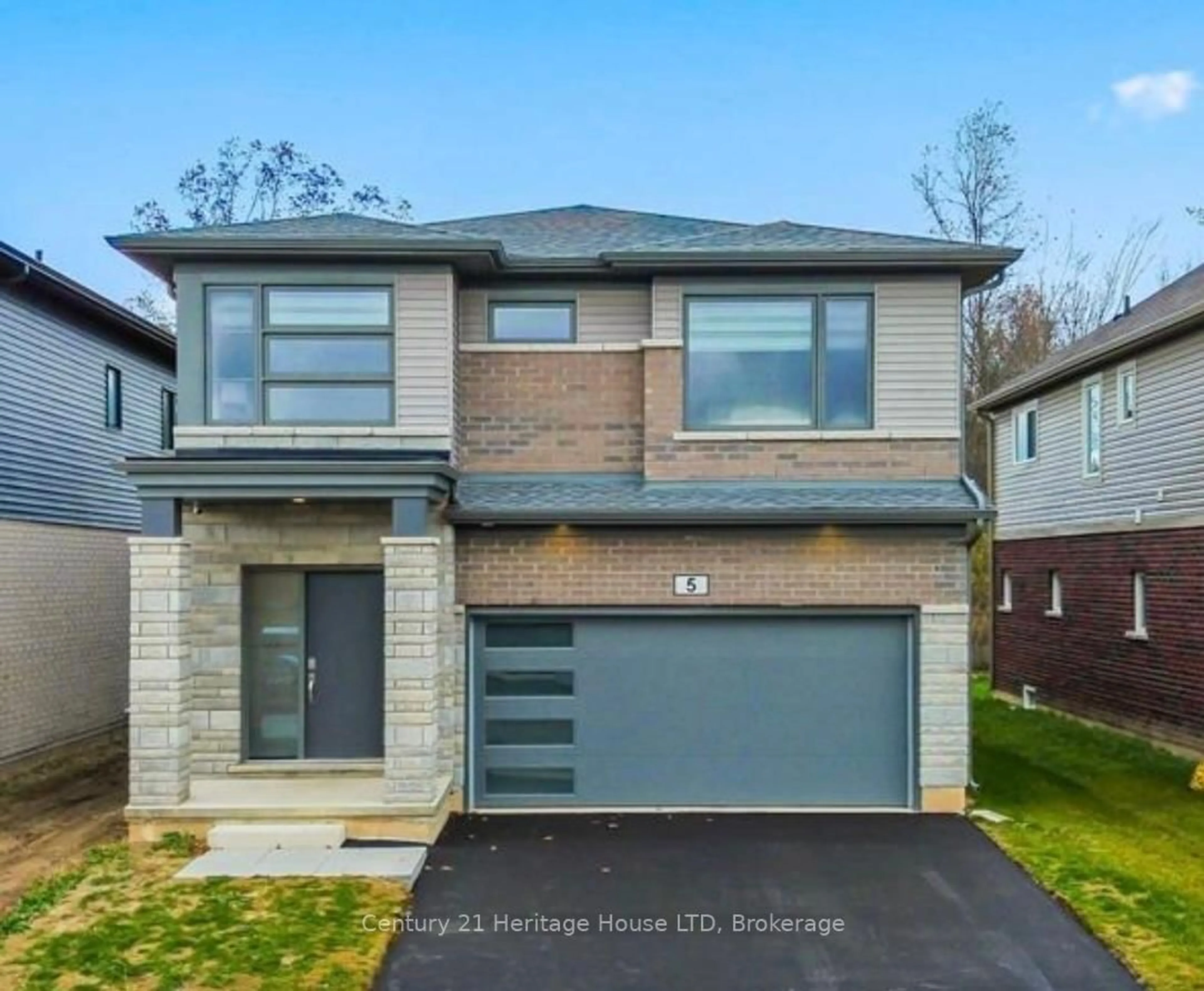 Home with brick exterior material, street for 5 Wilson Dr, Thorold Ontario L2V 0M3