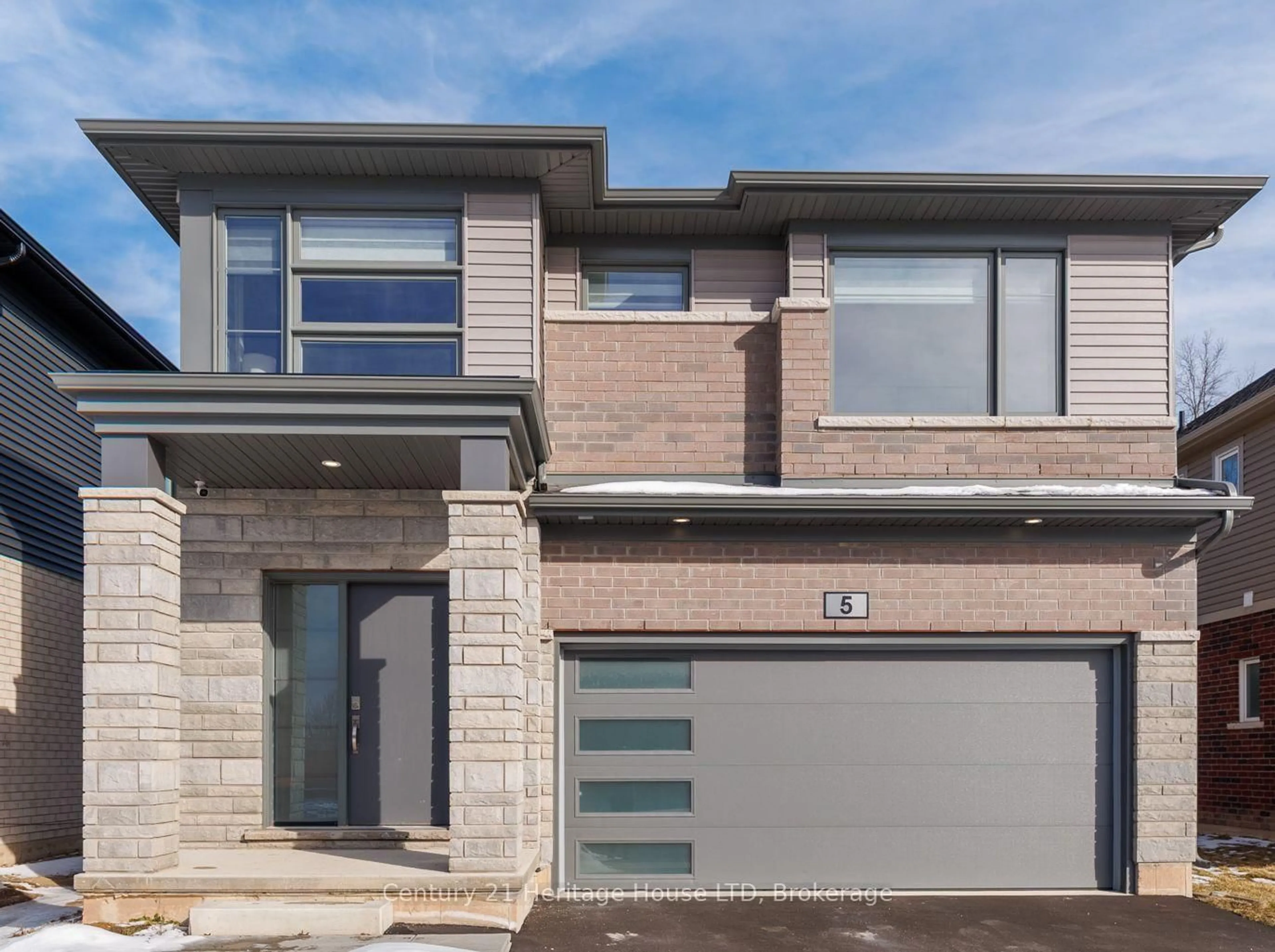 Home with brick exterior material, street for 5 Wilson Dr, Thorold Ontario L2V 0M3