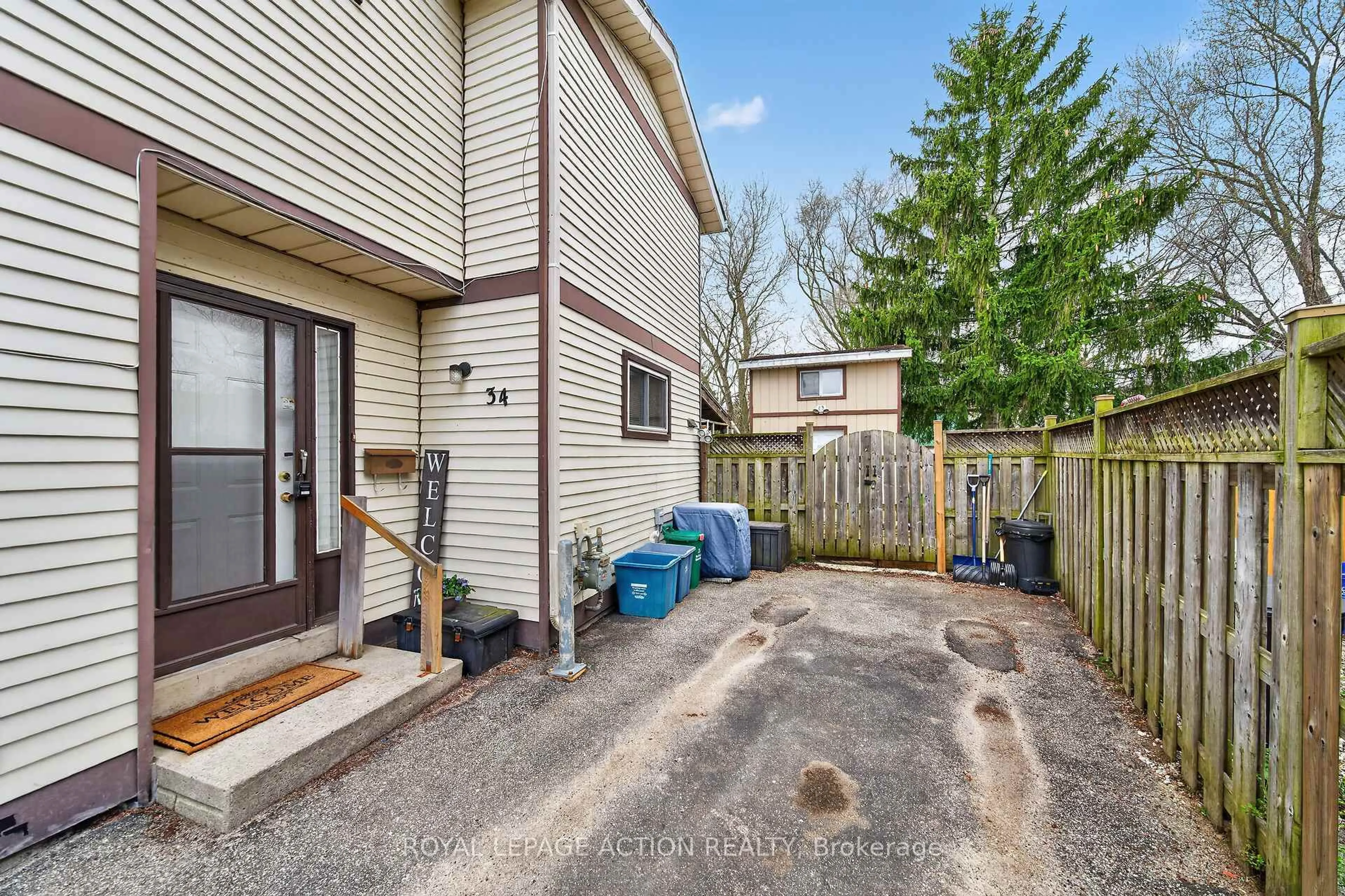 Patio, street for 34 Enfield Cres, Brantford Ontario N3P 1B2