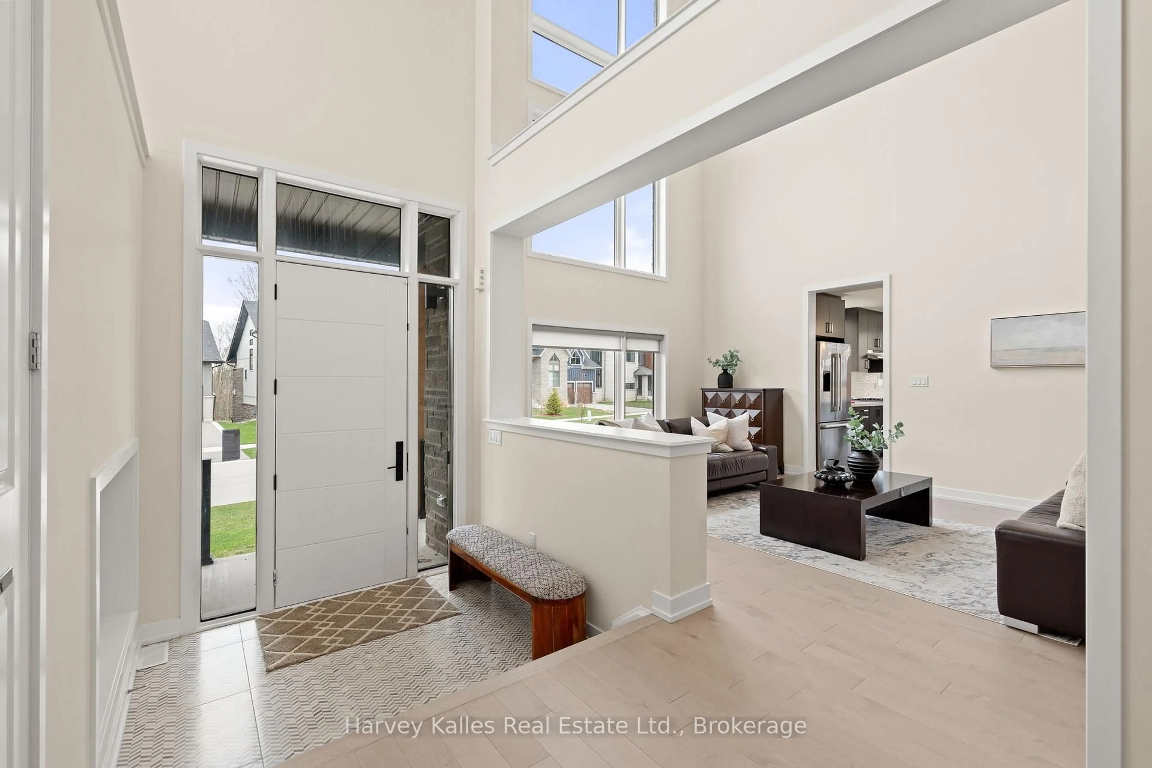 Indoor entryway for 157 Springside Cres, Blue Mountains Ontario L9Y 5L3