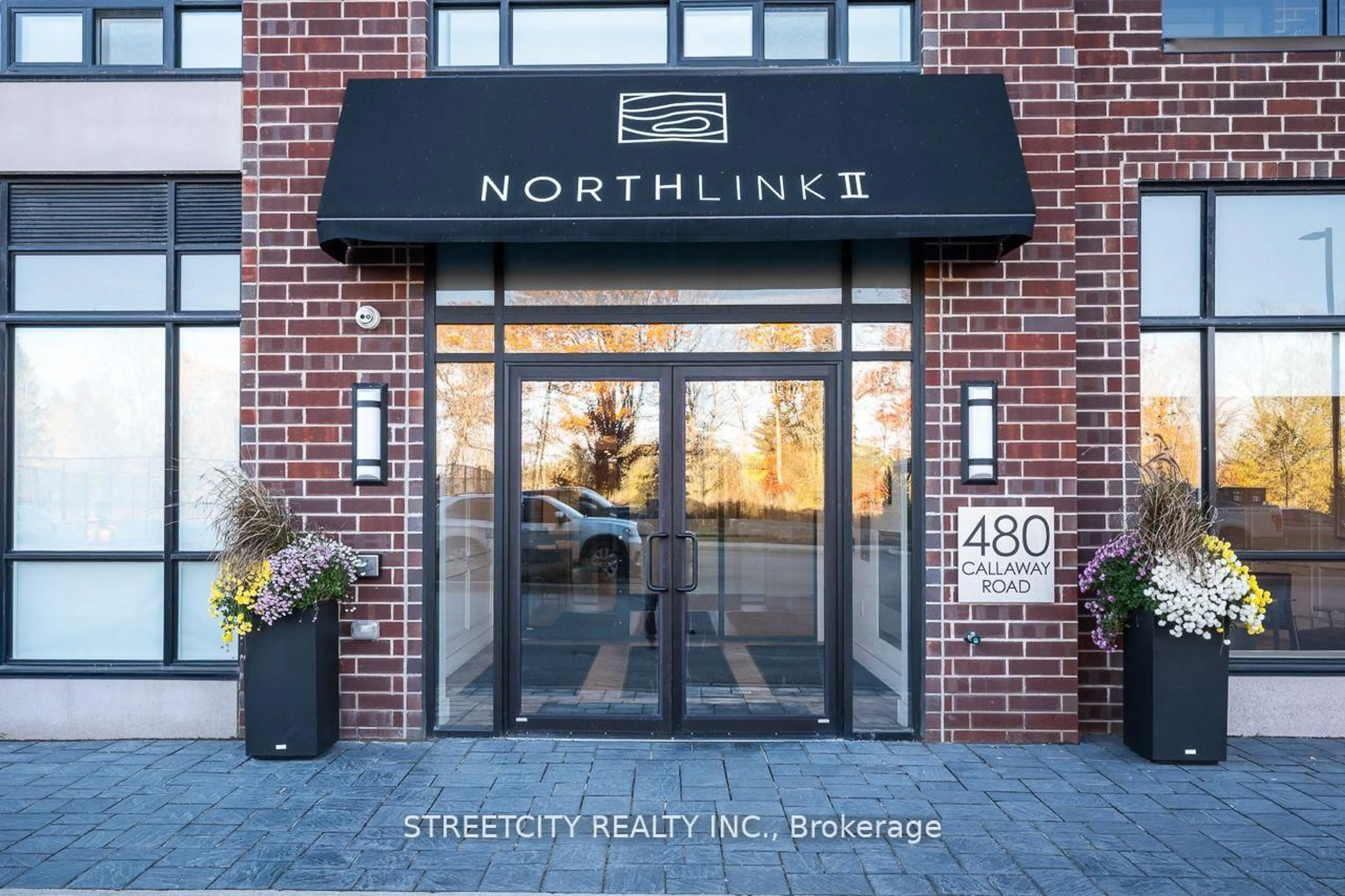 Indoor entryway for 480 Callaway Rd #102, London North Ontario N6G 0Z3