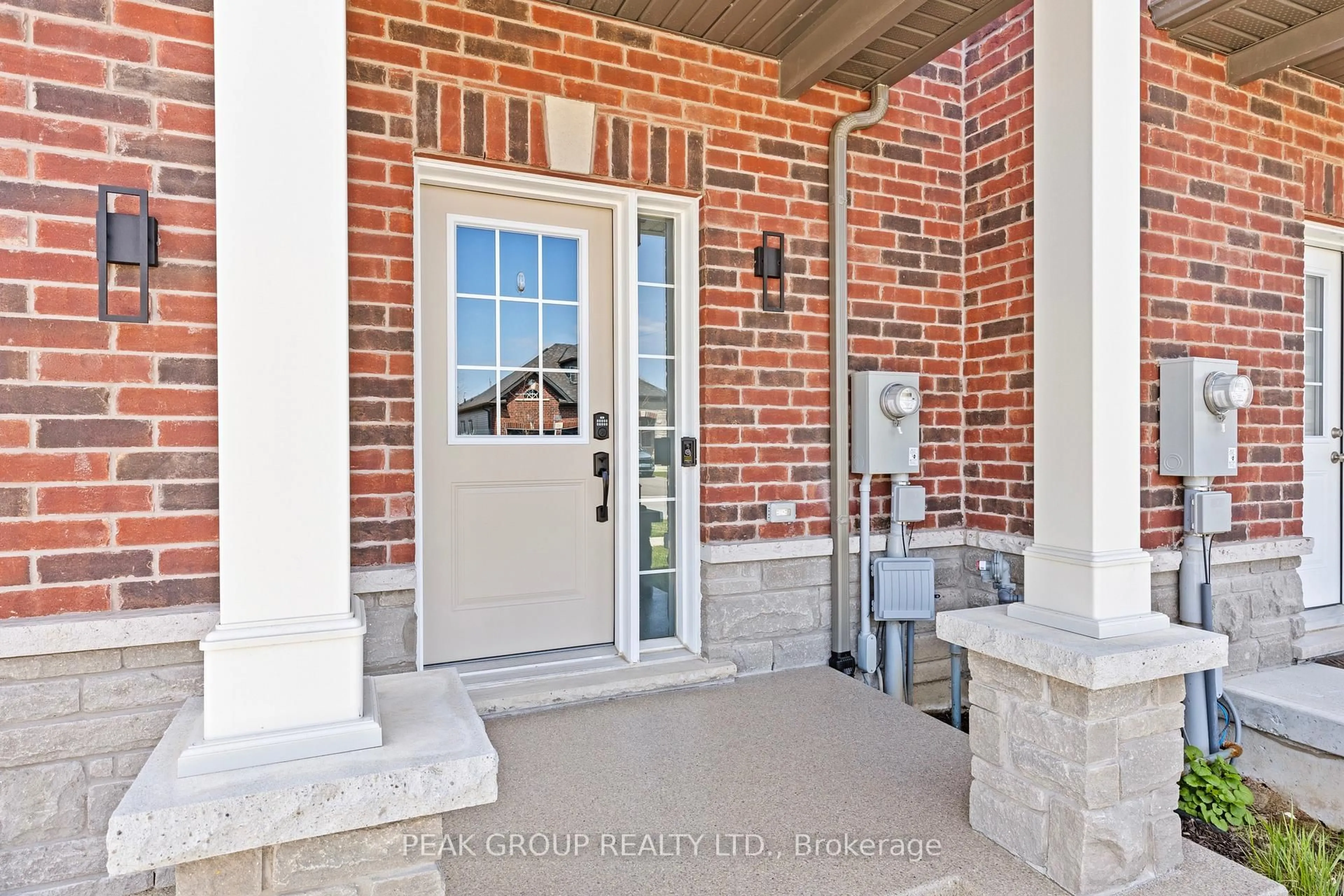 Indoor entryway for 439 Williams Cres, Fort Erie Ontario L2A 4P6