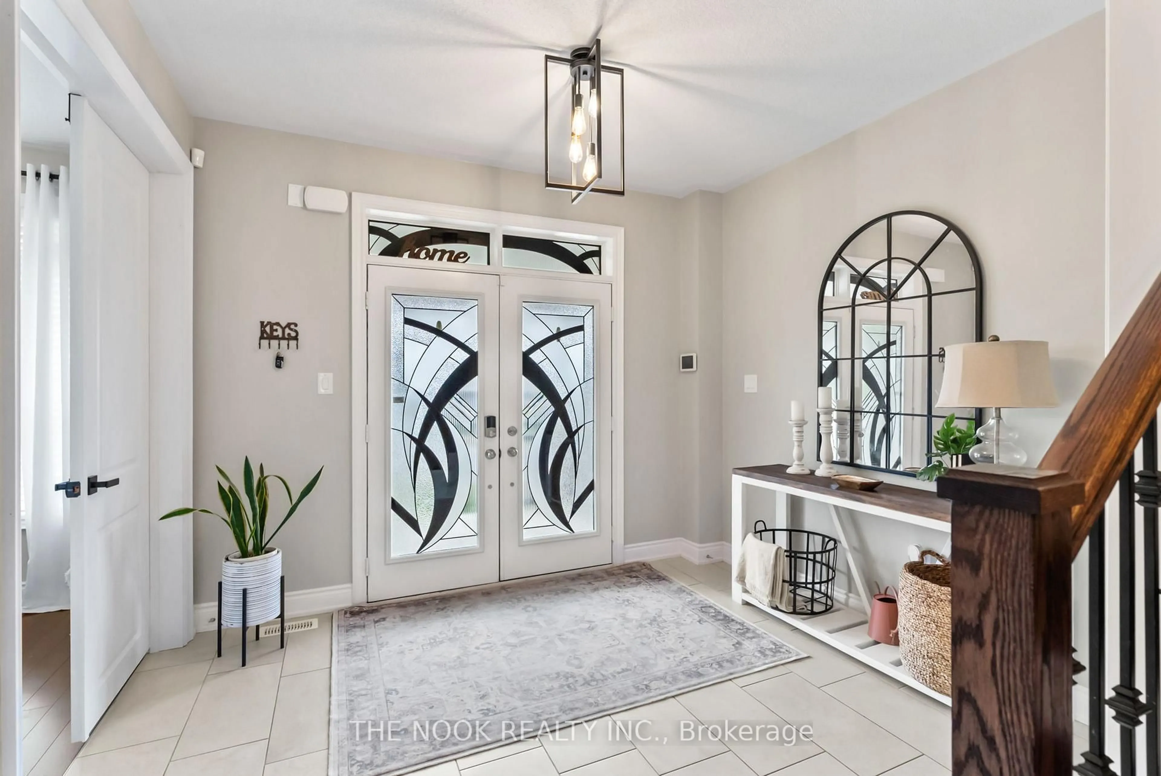 Indoor entryway for 70 Highlands Blvd, Cavan Monaghan Ontario L0A 1G0