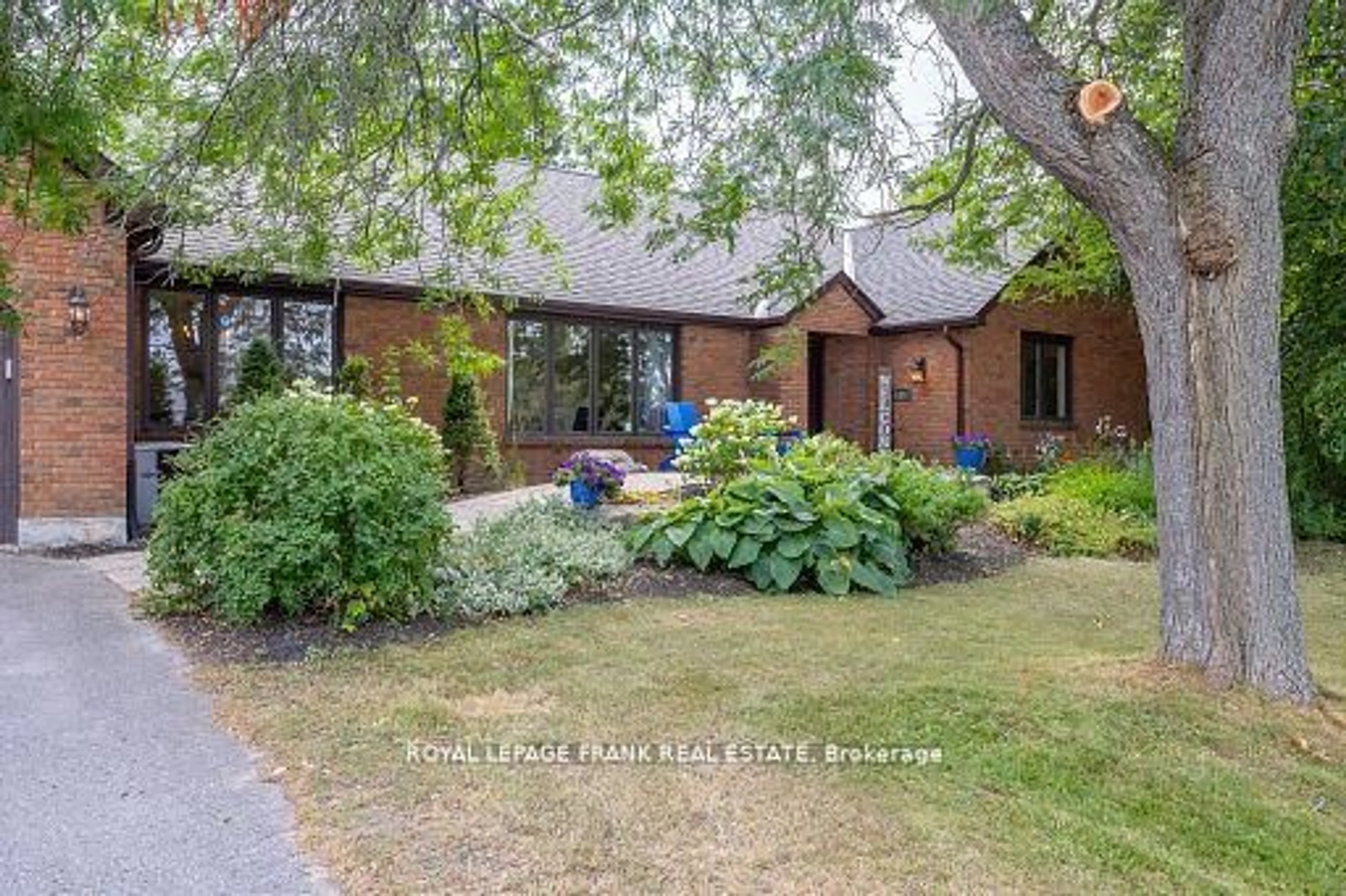 A pic from outside/outdoor area/front of a property/back of a property/a pic from drone, street for 1887 Campbell Ave, Cavan Monaghan Ontario K9J 0E5