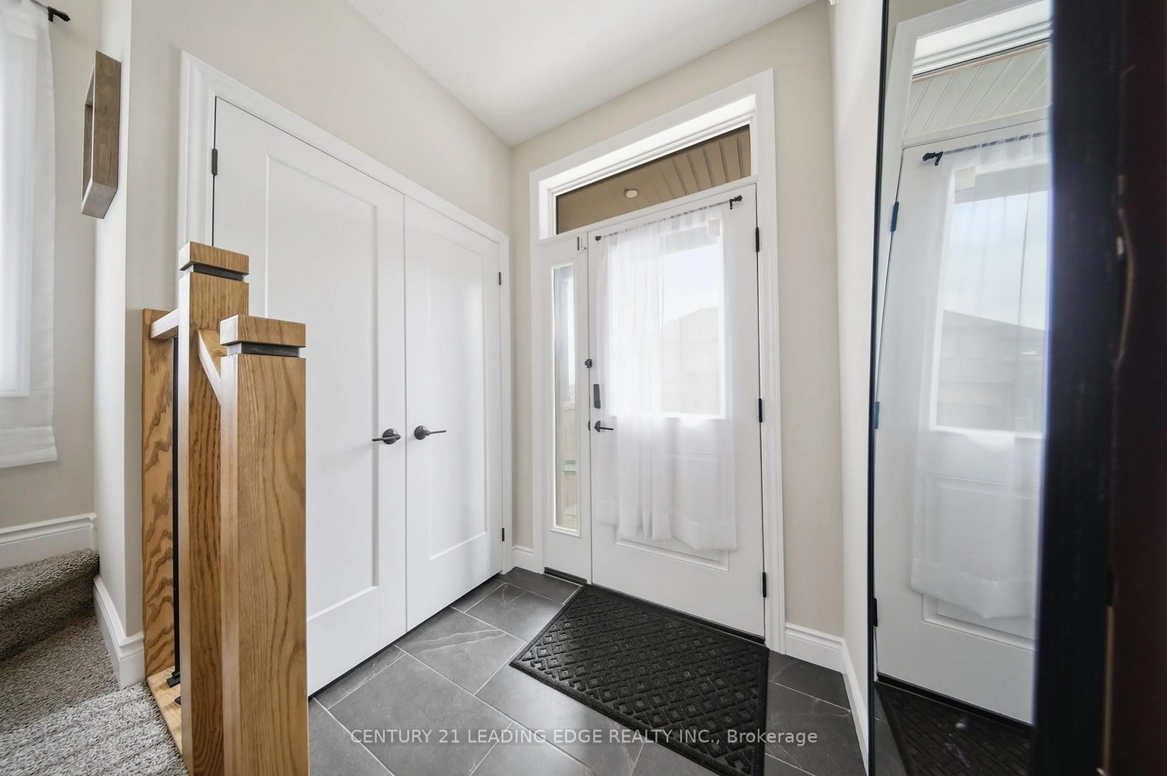 Indoor entryway for 1 Hamilton Lane, East Luther Grand Valley Ontario L9W 7R9