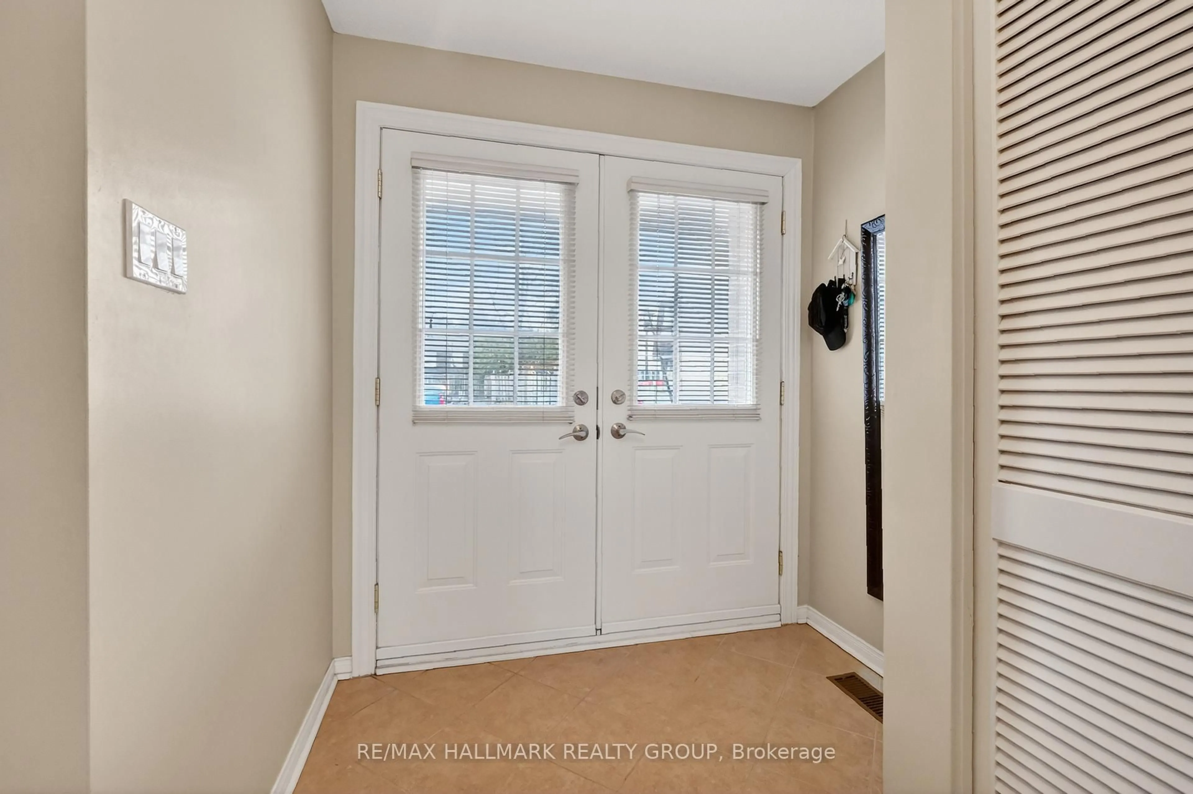 Indoor entryway for 3310 Southgate Rd #257, Ottawa Ontario K1V 8X4