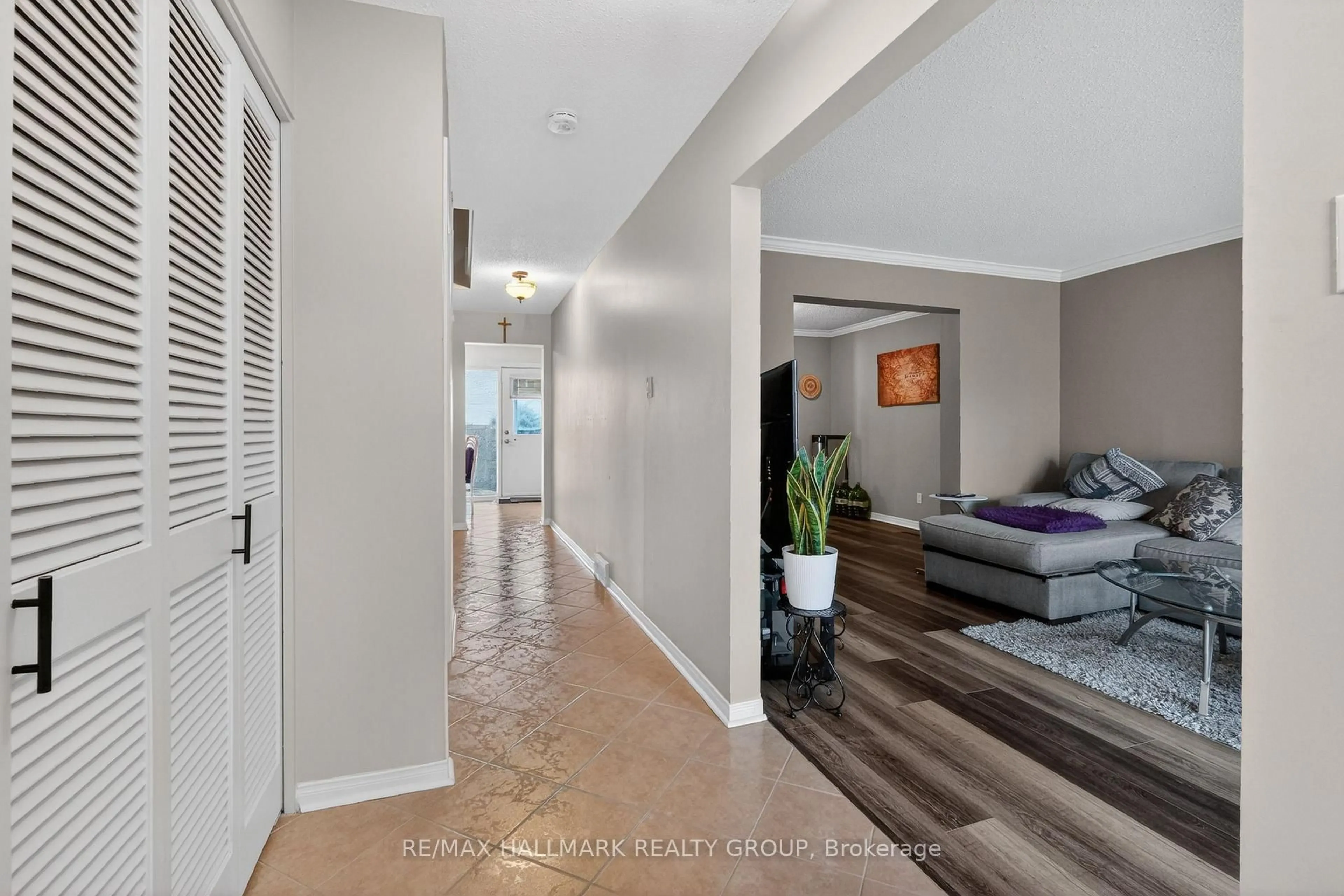 Indoor entryway for 3310 Southgate Rd #257, Ottawa Ontario K1V 8X4