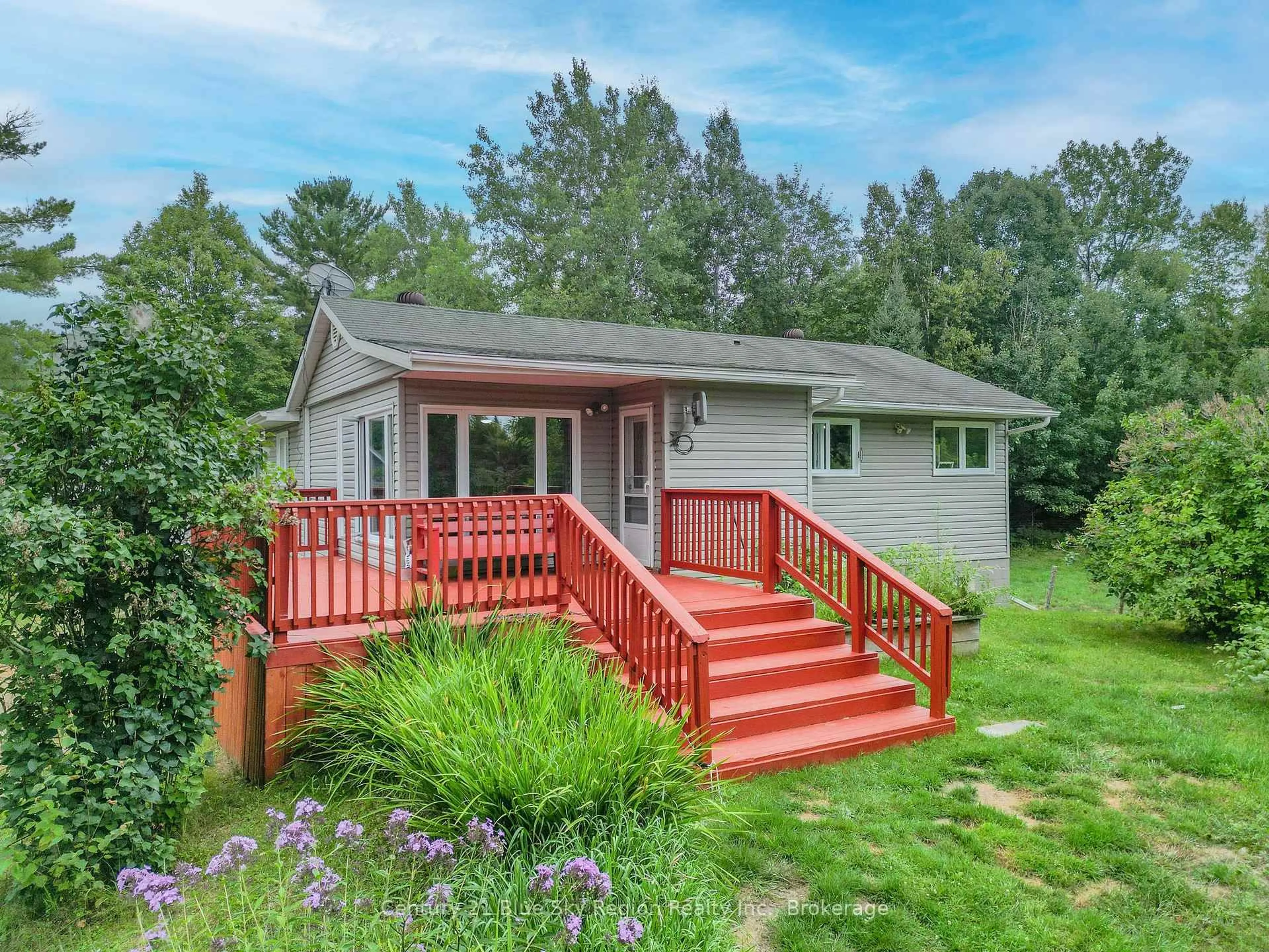 Home with vinyl exterior material, water/lake/river/ocean view for 525 Maple Rd, Bonfield Ontario P0H 1E0