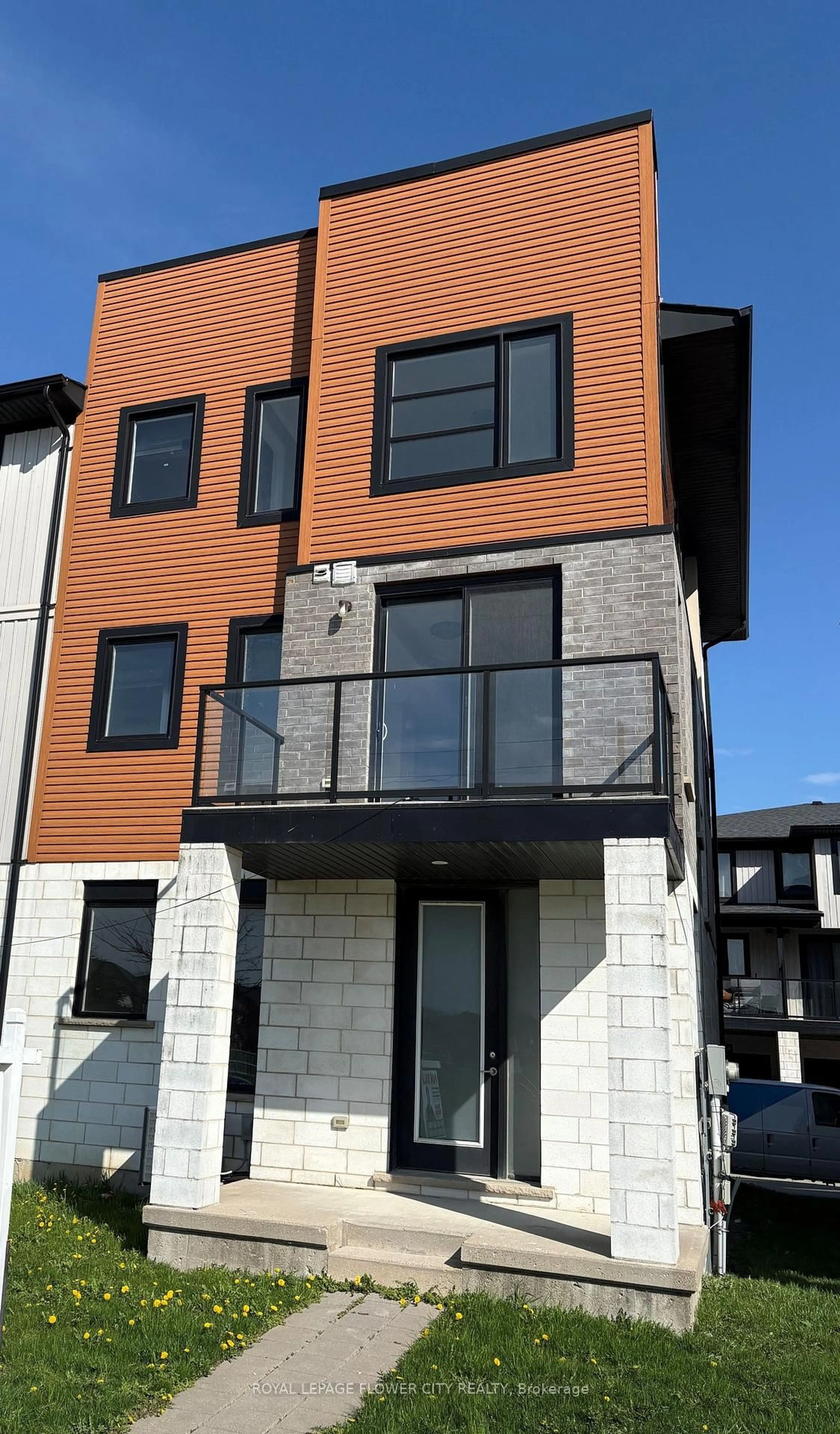 Home with brick exterior material, building for 923 Sarnia Rd, London North Ontario N6H 5J9