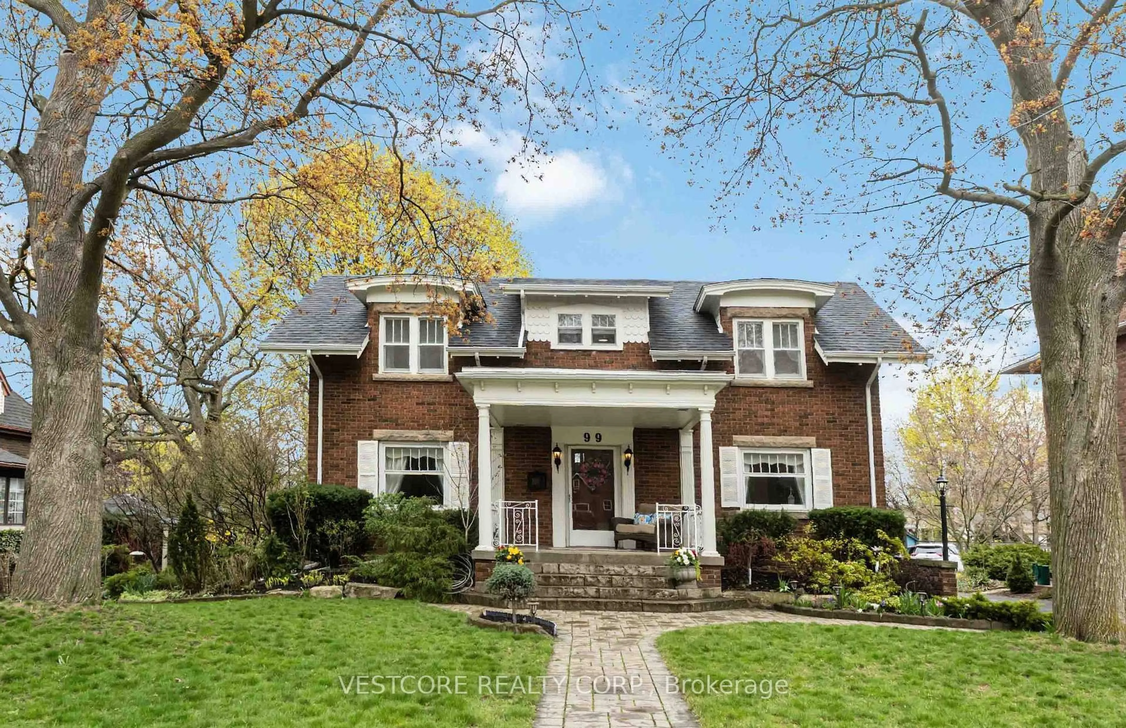 Home with brick exterior material, street for 99 Main St, Grimsby Ontario L3M 1N6