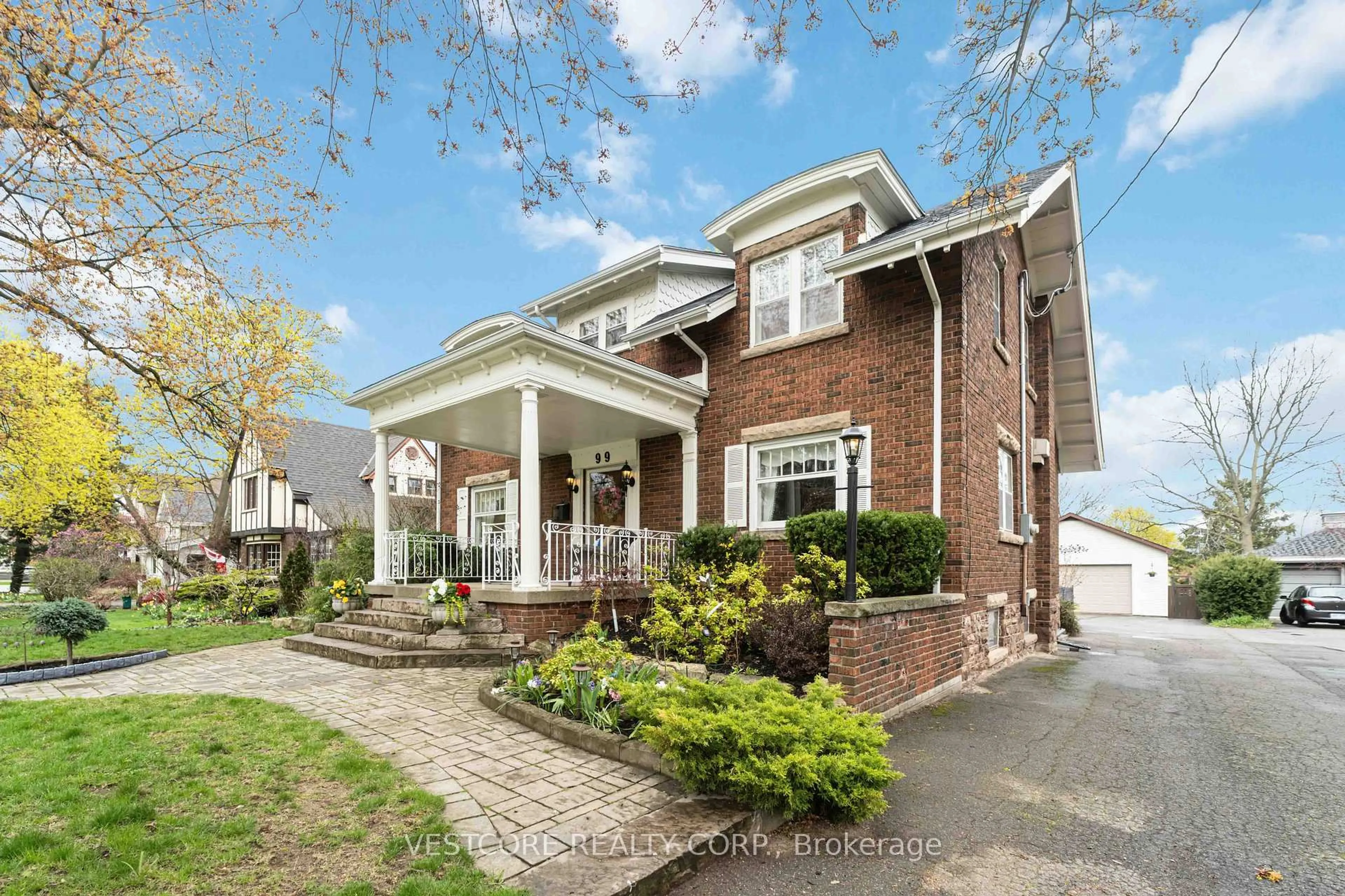 Home with brick exterior material, street for 99 Main St, Grimsby Ontario L3M 1N6