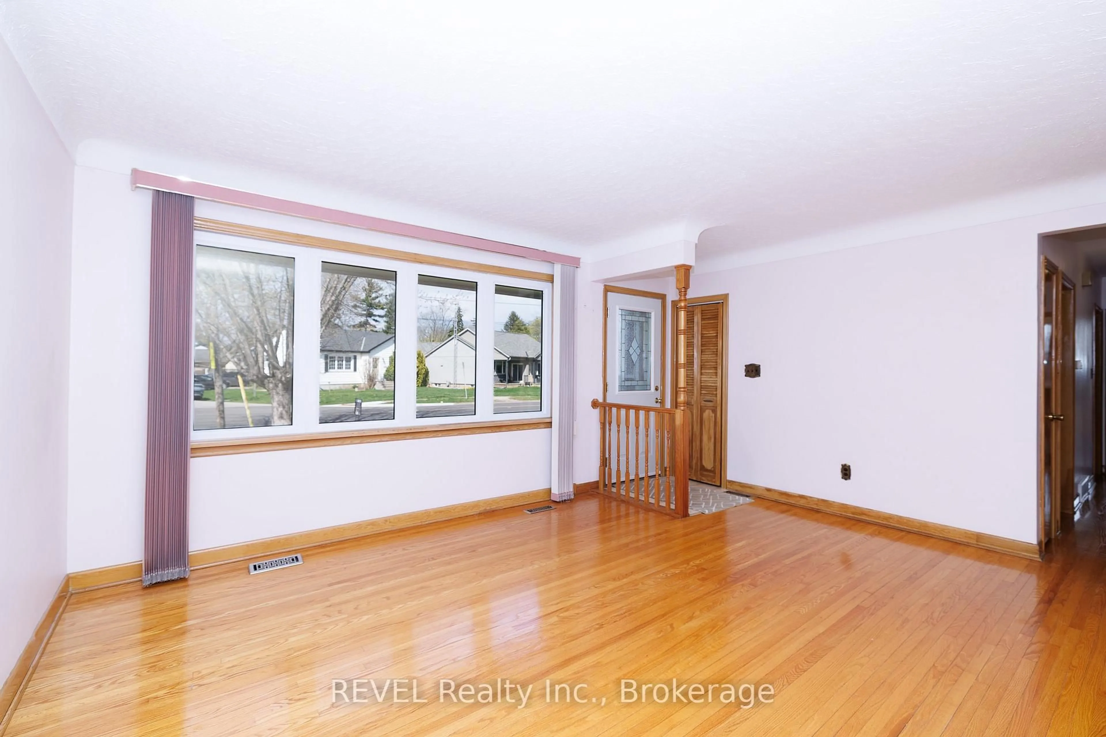 A pic of a room for 394 Grantham Ave, St. Catharines Ontario L2M 5A6