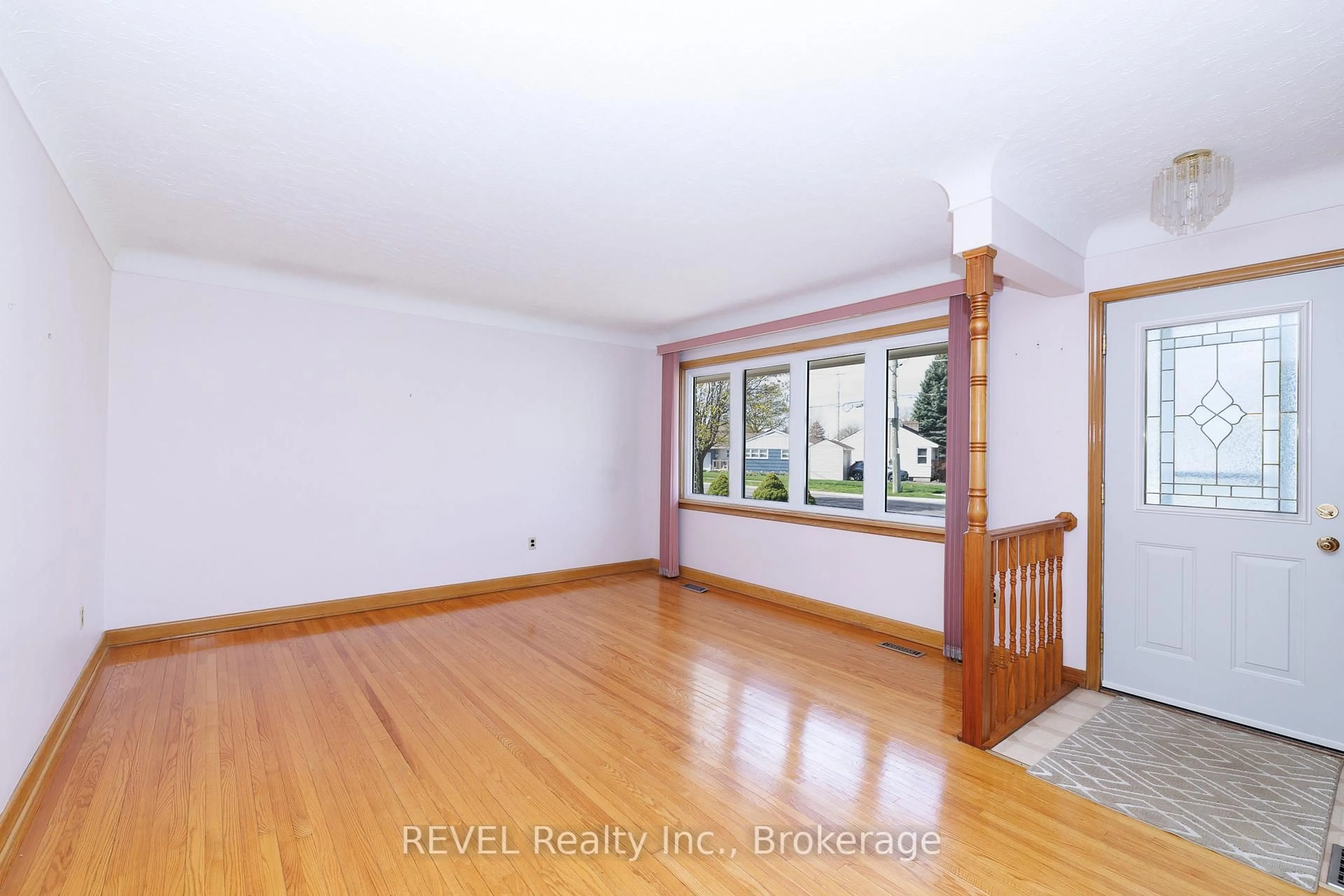 A pic of a room for 394 Grantham Ave, St. Catharines Ontario L2M 5A6