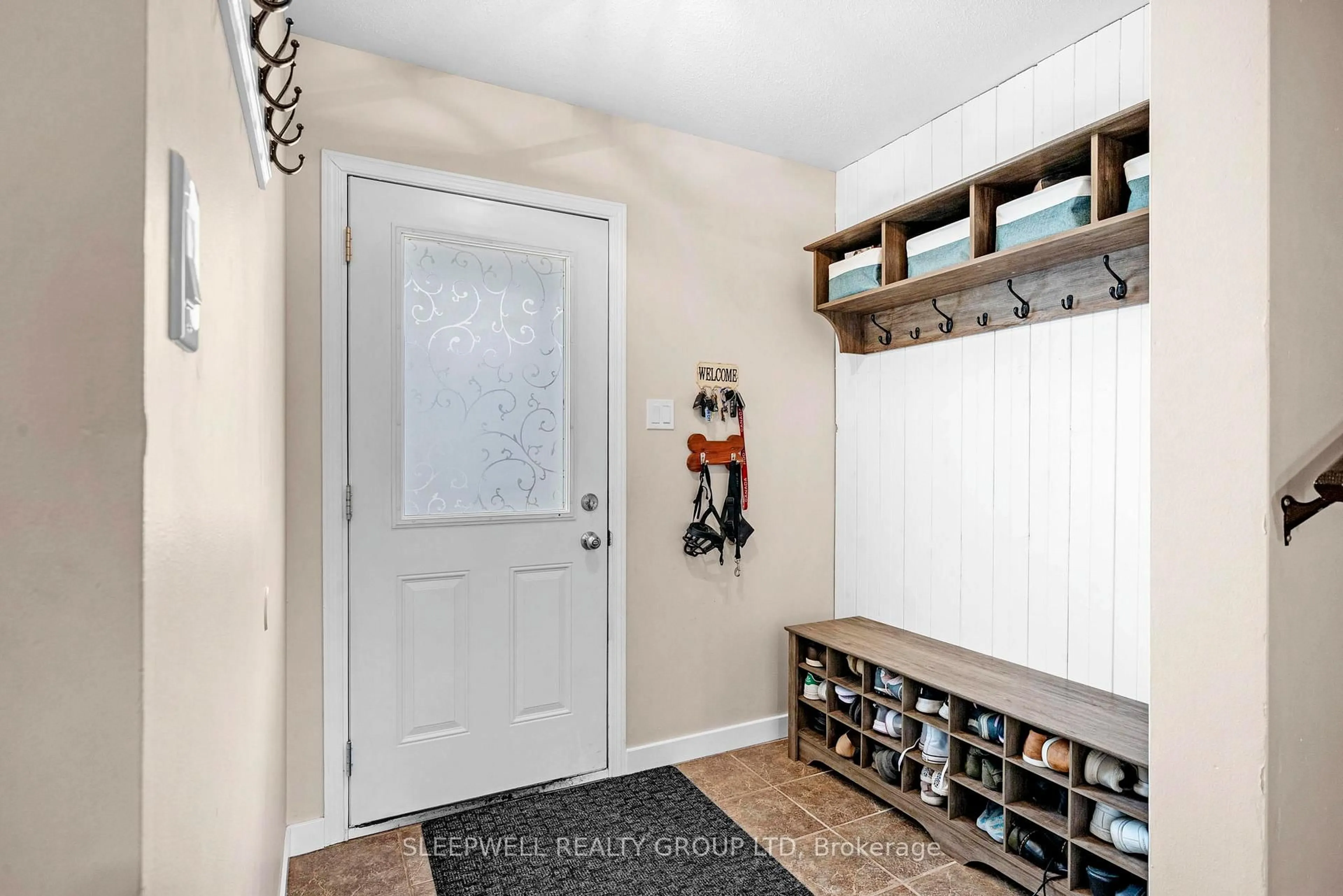 Indoor entryway for 11 Johnston St, Carleton Place Ontario K7C 4R7