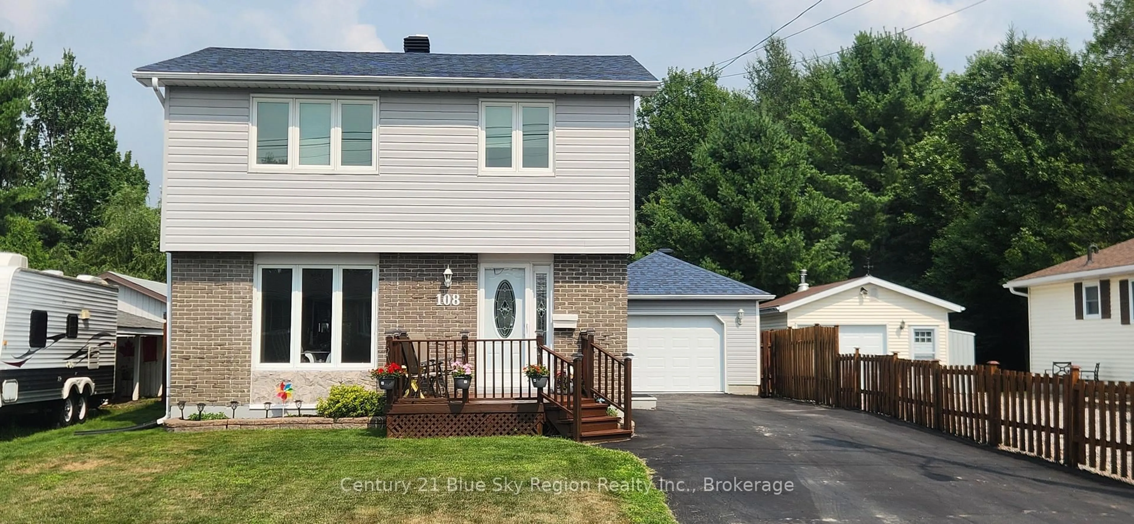 Home with vinyl exterior material, street for 108 Tweedsmuir Dr, North Bay Ontario P1A 3T6