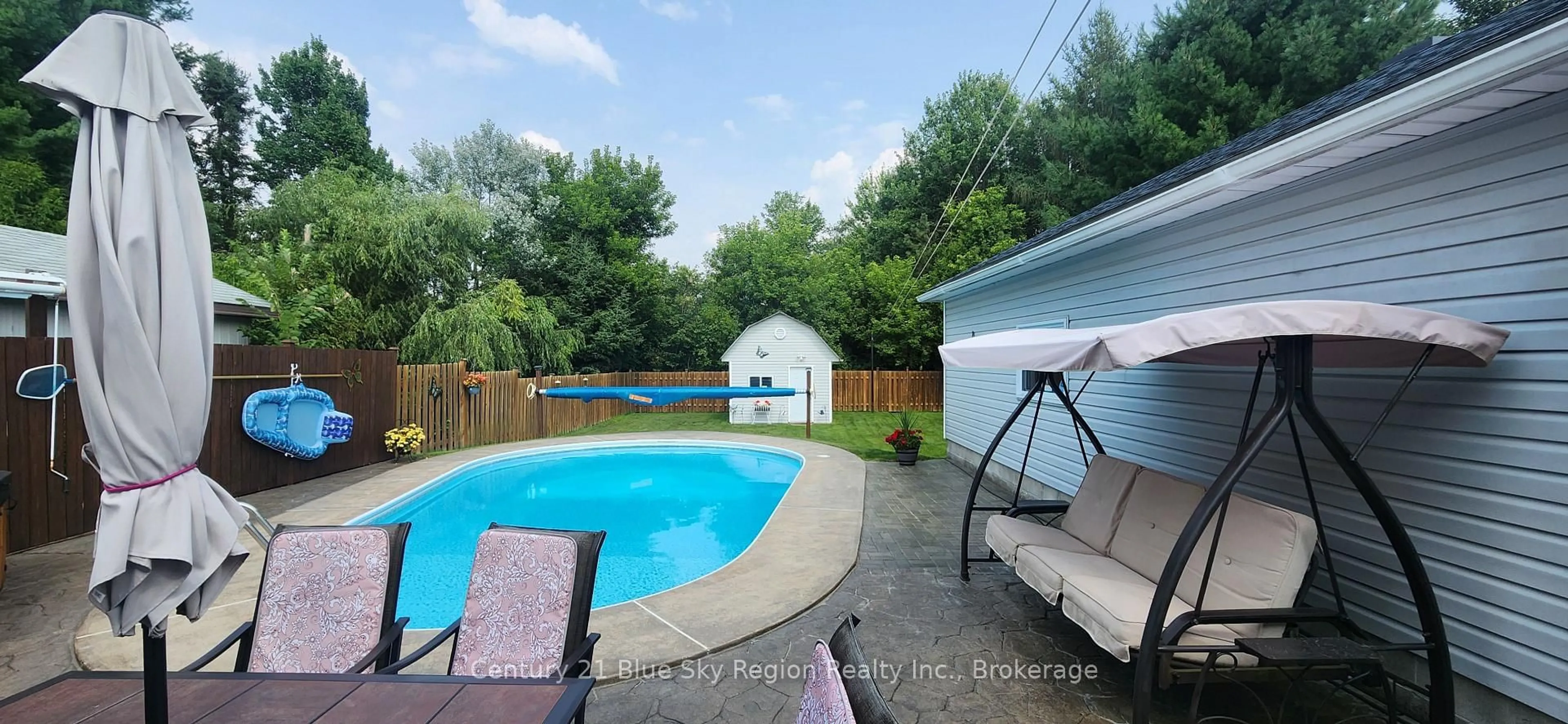 Pool for 108 Tweedsmuir Dr, North Bay Ontario P1A 3T6