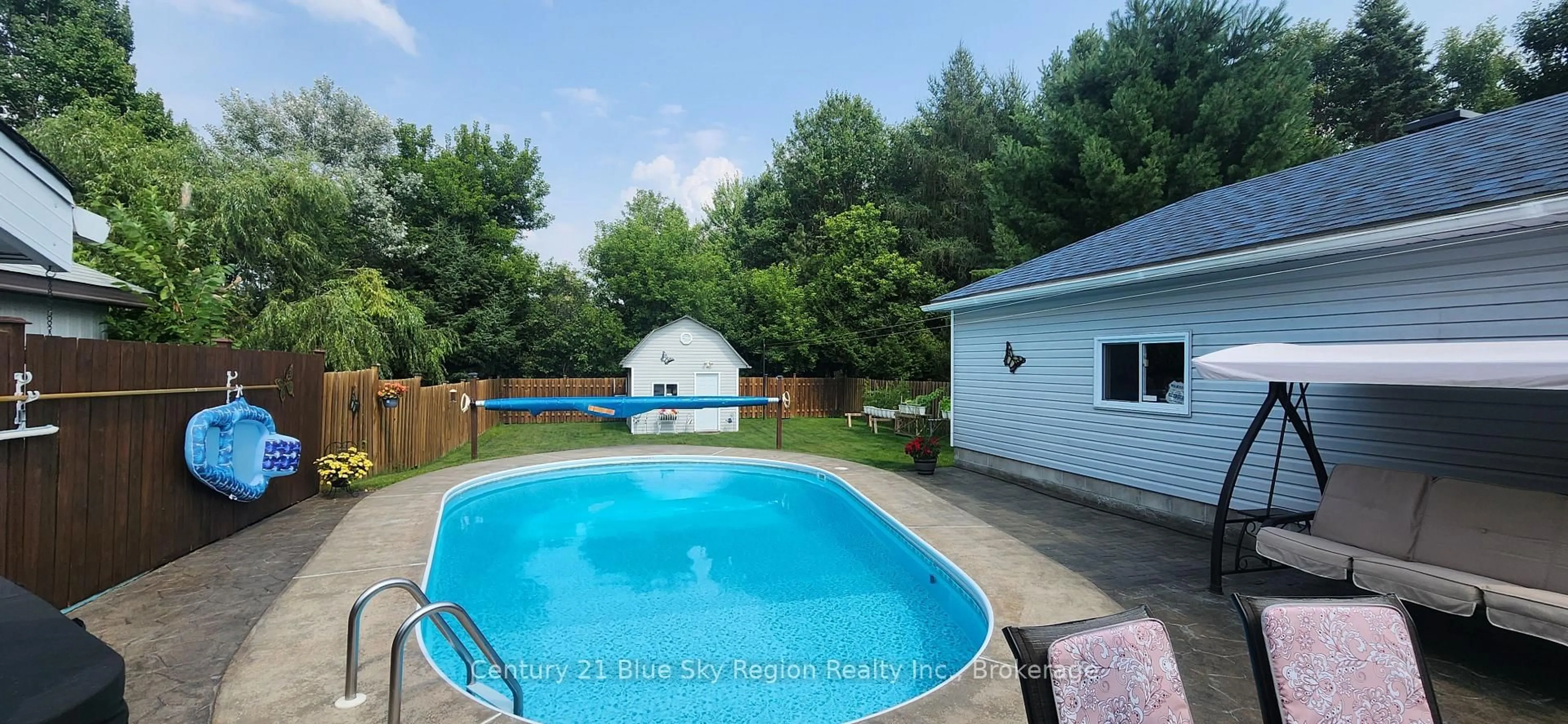 Pool for 108 Tweedsmuir Dr, North Bay Ontario P1A 3T6