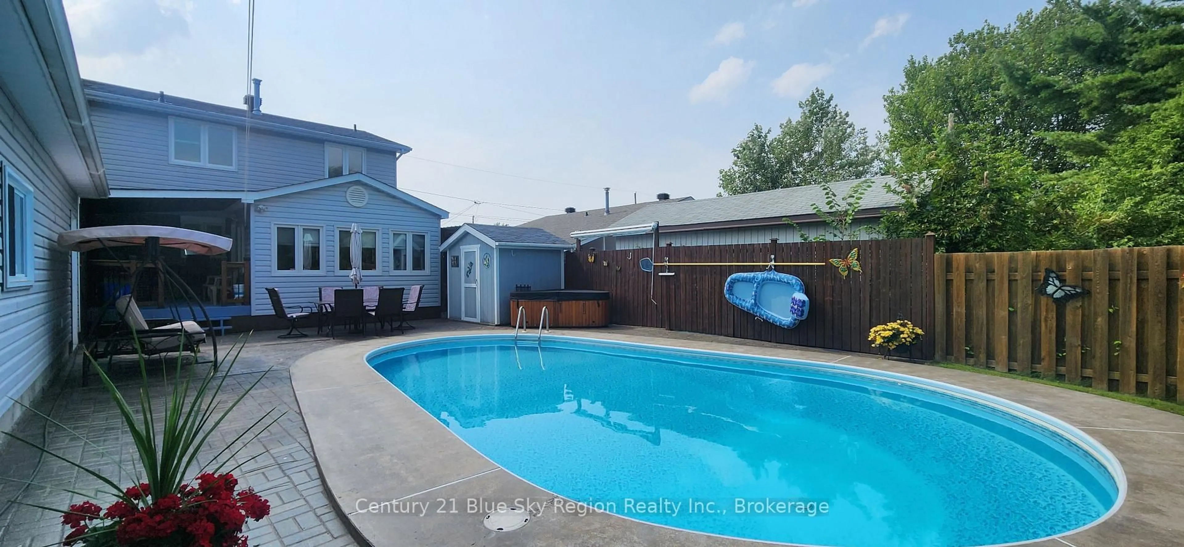 Pool for 108 Tweedsmuir Dr, North Bay Ontario P1A 3T6