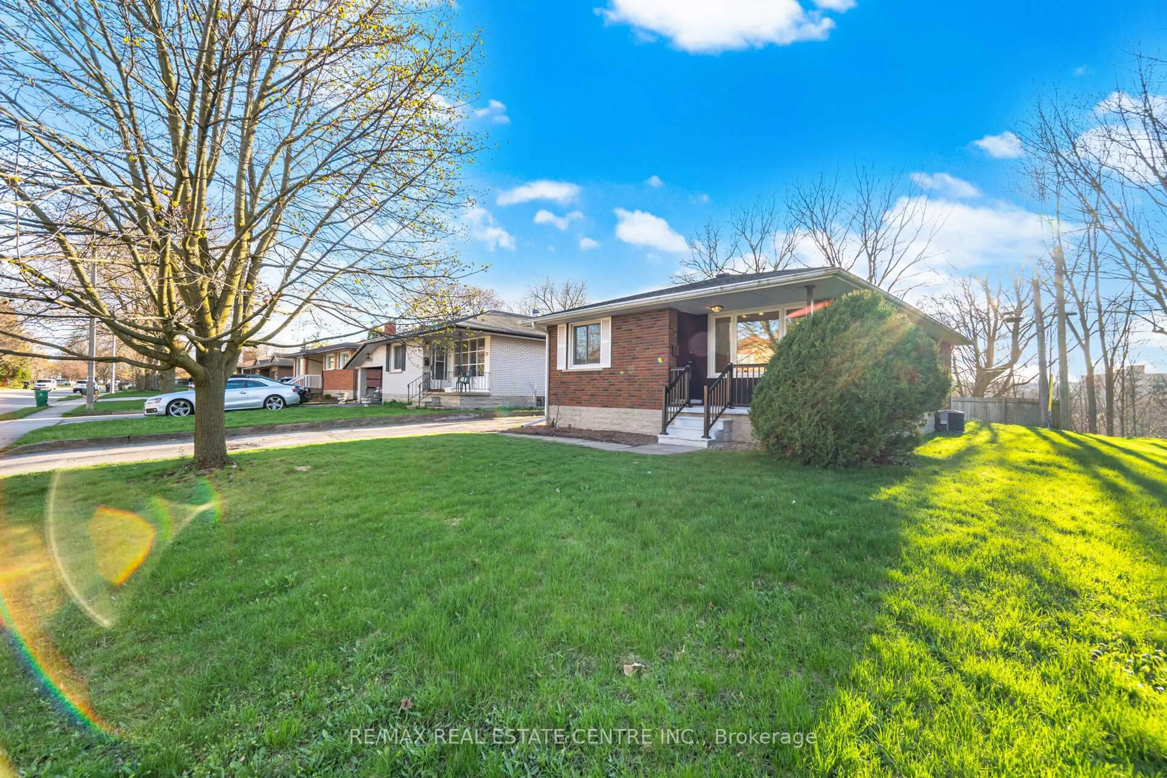 A pic from outside/outdoor area/front of a property/back of a property/a pic from drone, street for 30 Highman Ave, Cambridge Ontario N1R 3L7