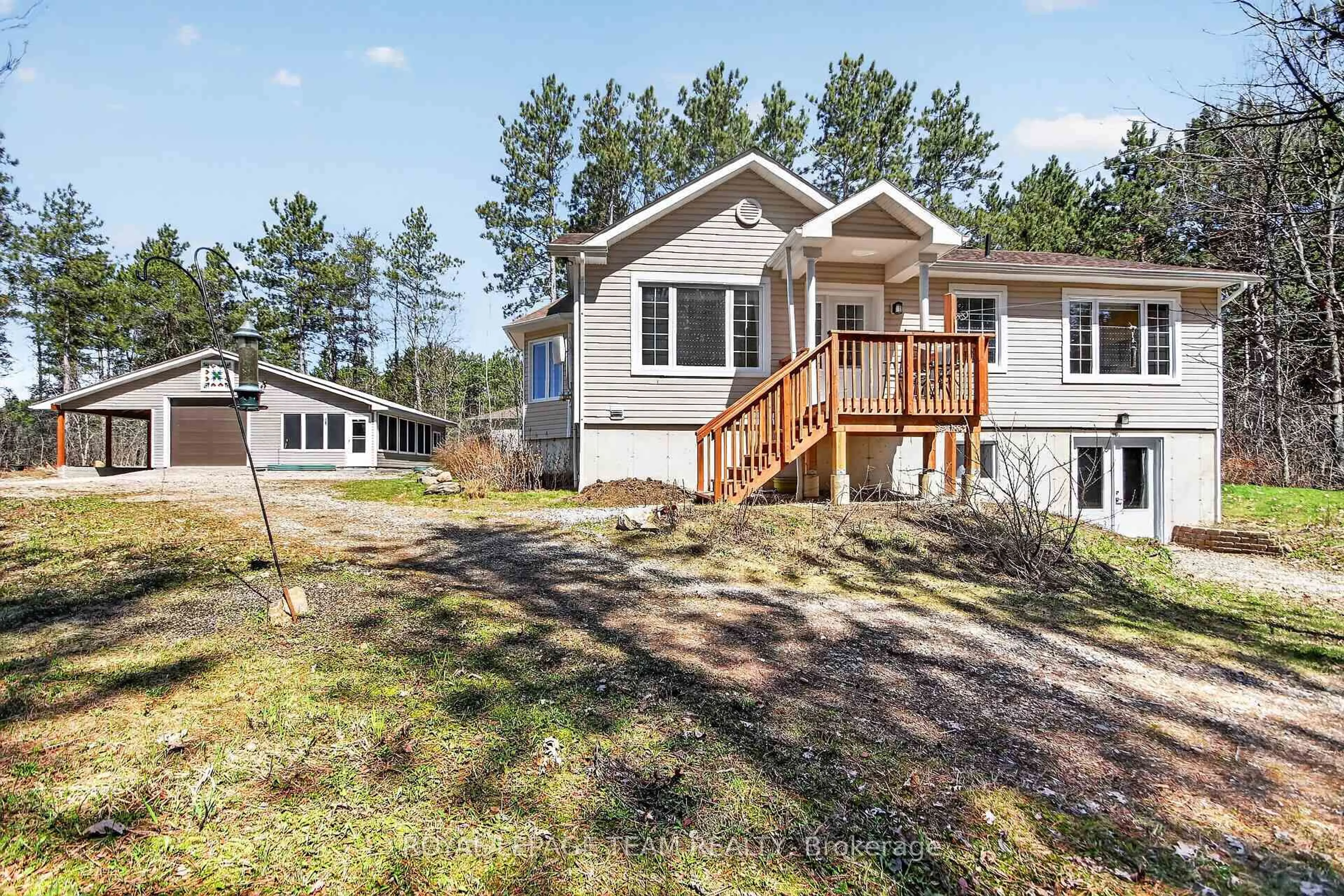 Home with vinyl exterior material, unknown for 130 Station Rd, Smiths Falls Ontario K7A 4S4