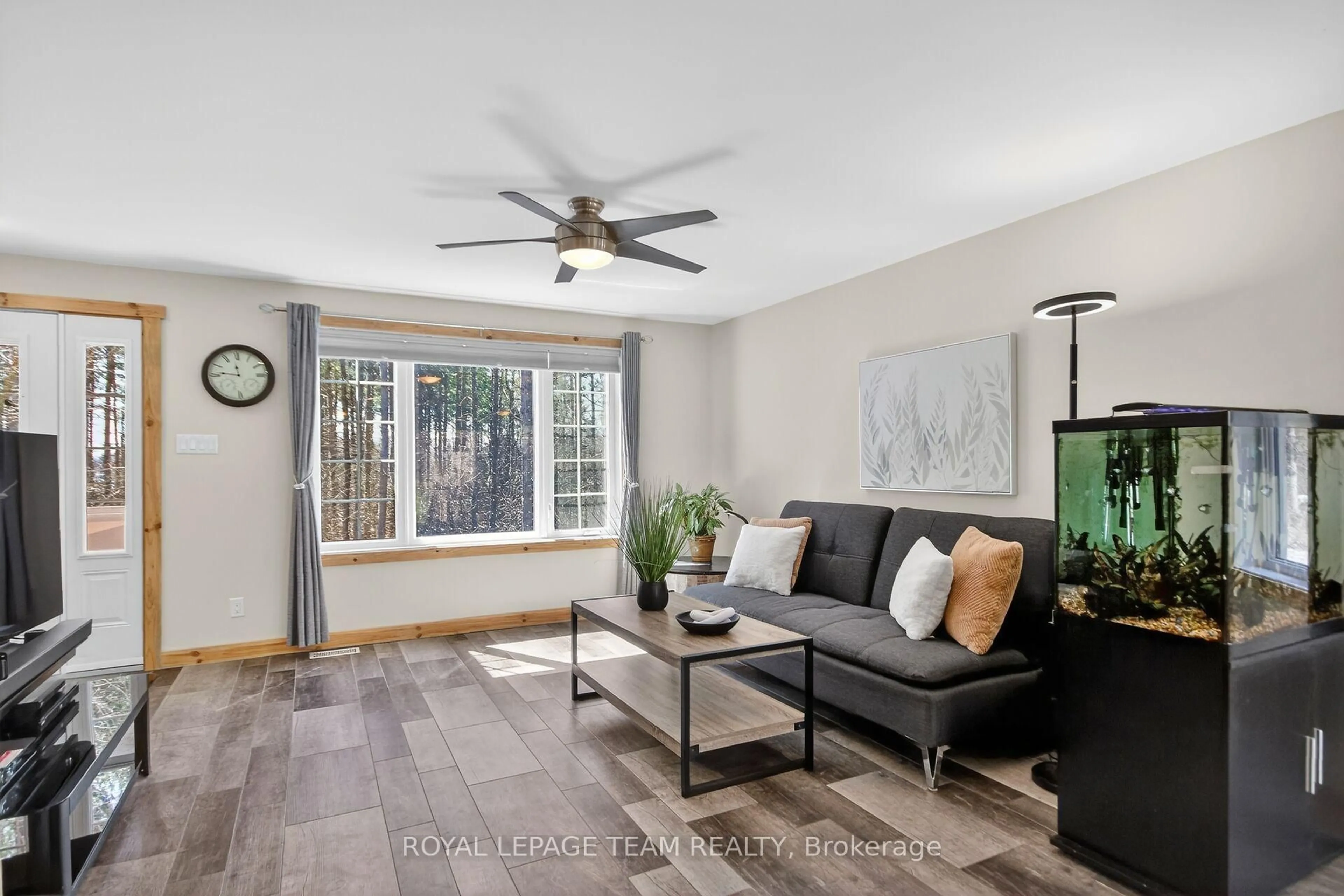 Living room with furniture, unknown for 130 Station Rd, Smiths Falls Ontario K7A 4S4