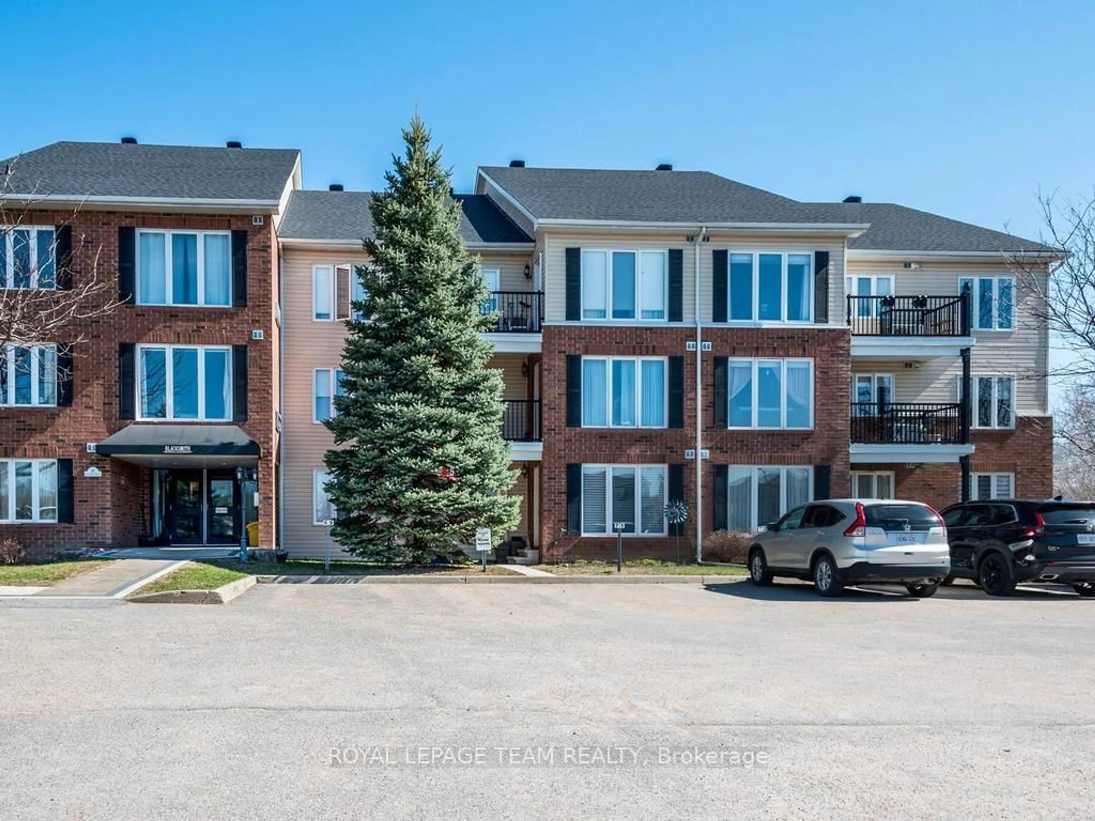 A pic from outside/outdoor area/front of a property/back of a property/a pic from drone, building for 16 Sheffield St #208, Arnprior Ontario K7S 0A2