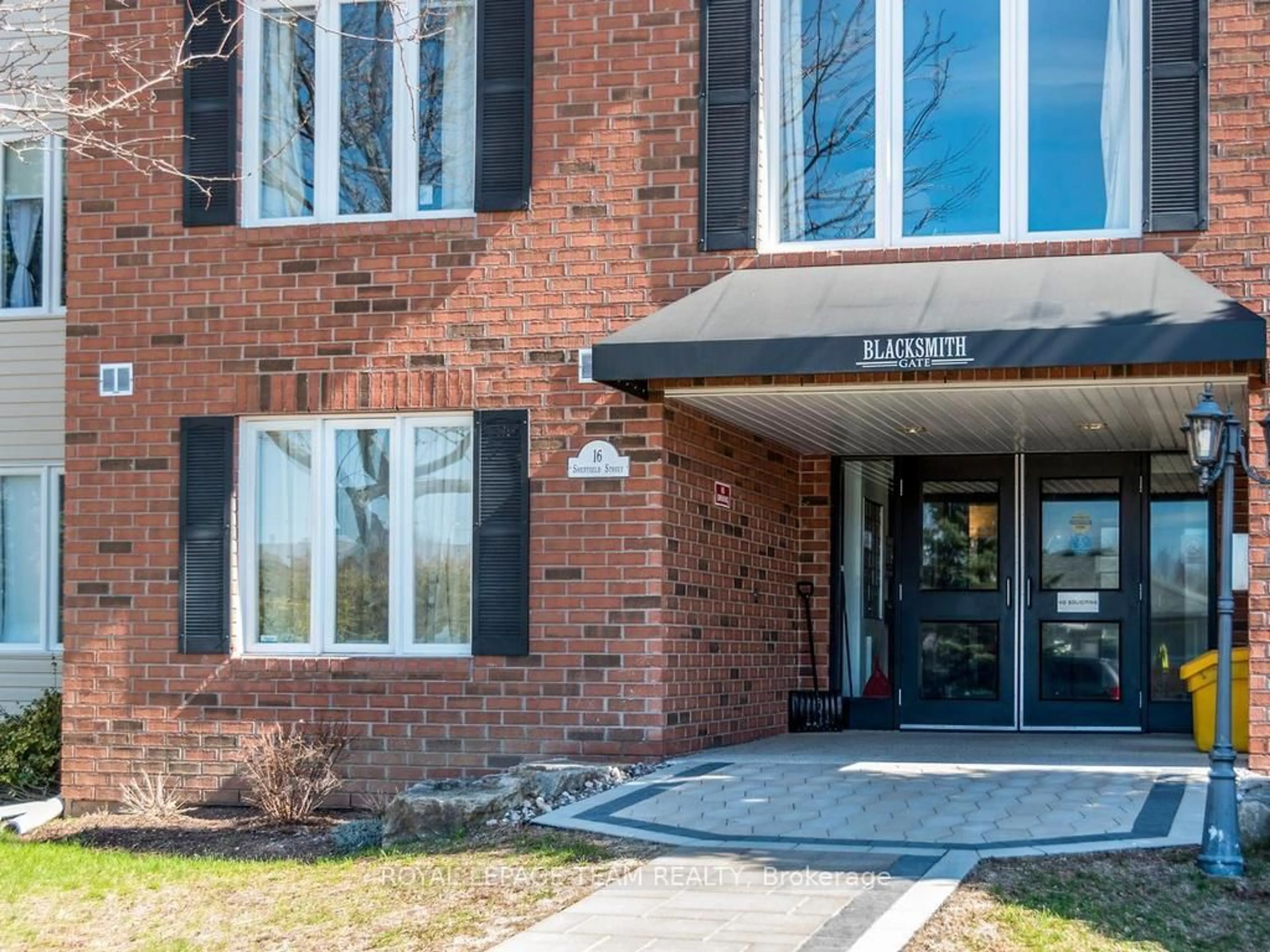 Indoor foyer for 16 Sheffield St #208, Arnprior Ontario K7S 0A2