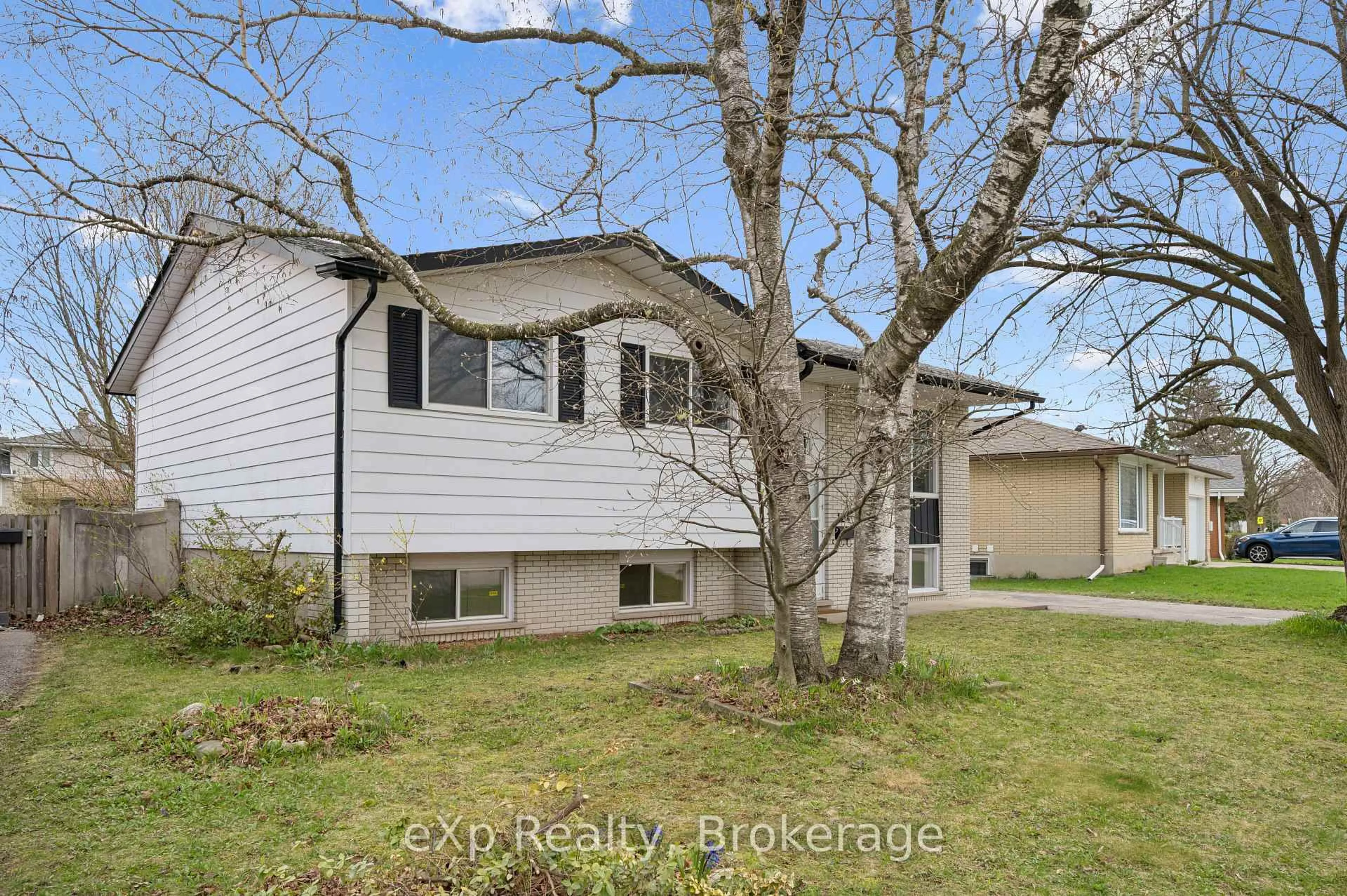 A pic from outside/outdoor area/front of a property/back of a property/a pic from drone, street for 124 Montcalm Dr, Kitchener Ontario N2B 2R5