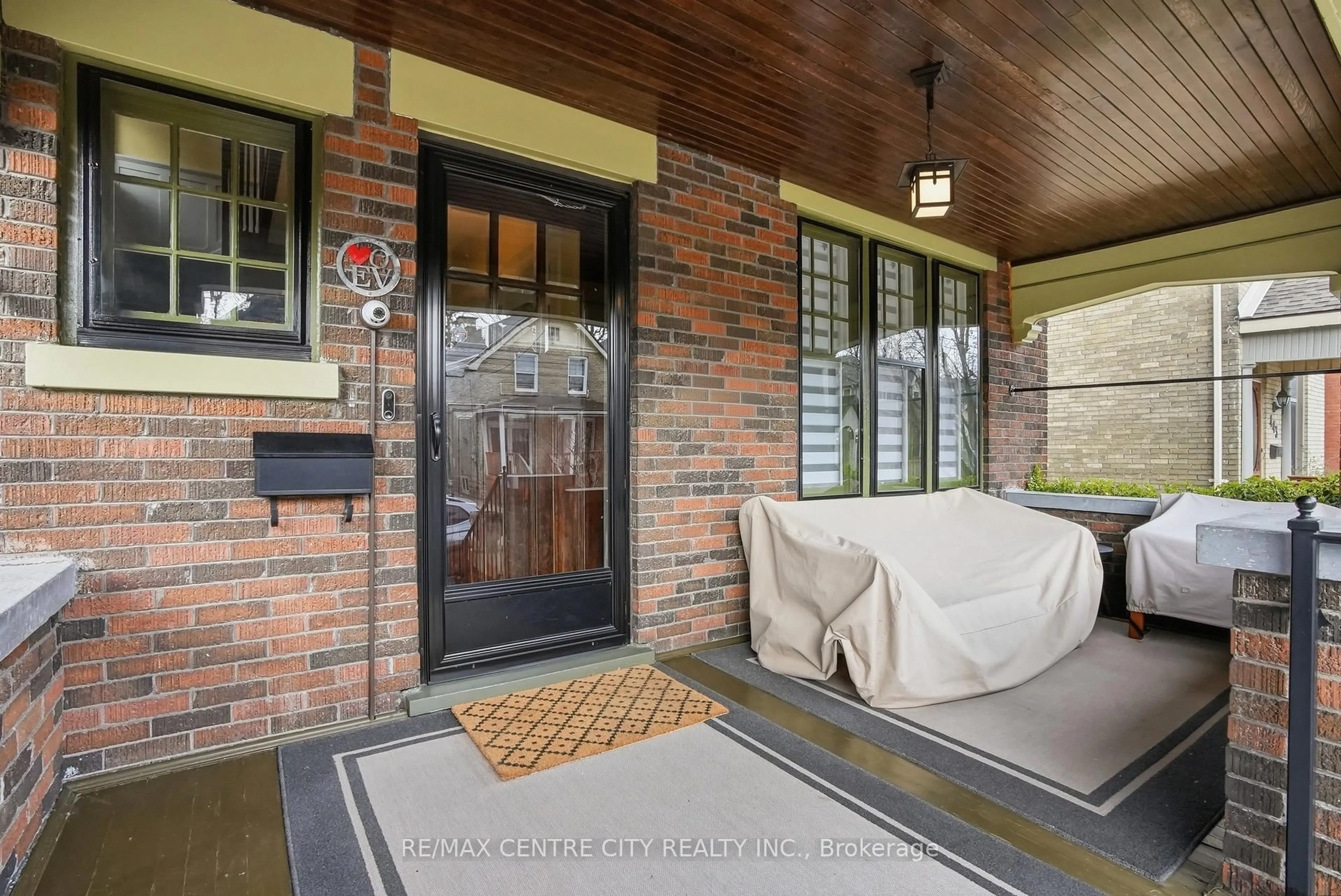 Indoor entryway for 441 Woodman Ave, London East Ontario N5W 4A1