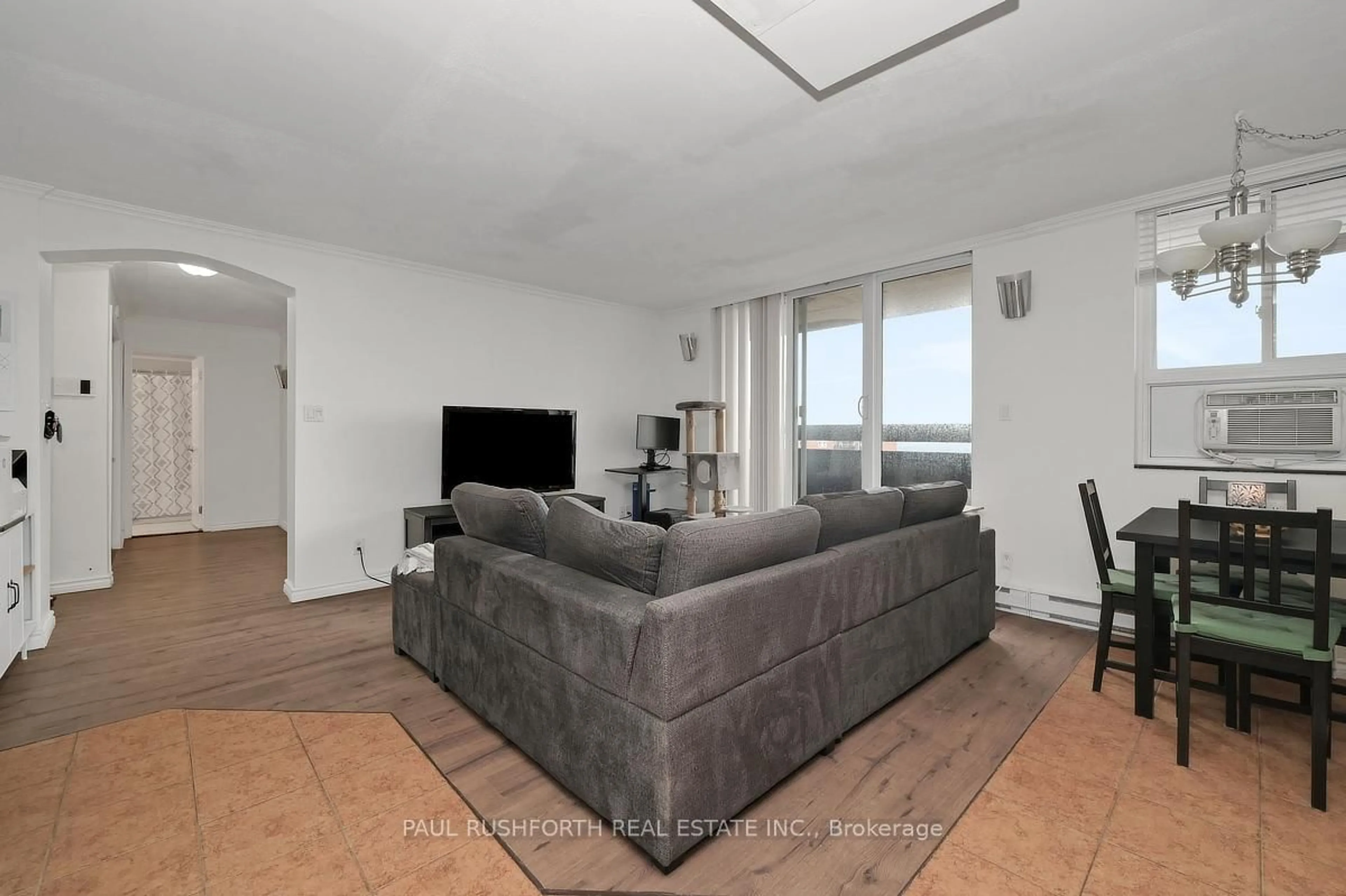 Living room with furniture, unknown for 2000 Jasmine Cres #1517, Ottawa Ontario K1J 8K4