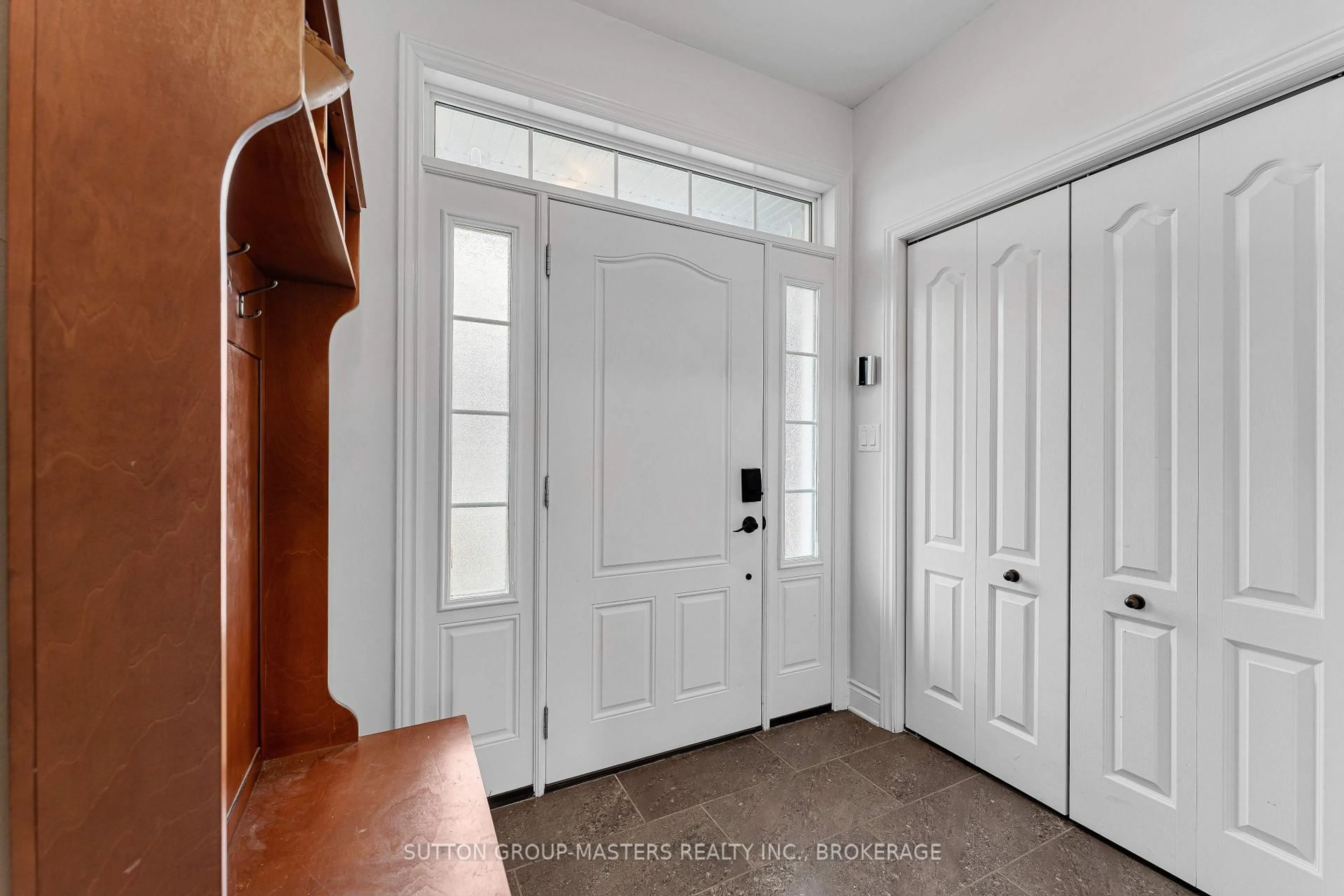Indoor entryway for 317 Nalon Rd, Gananoque Ontario K7G 0A3