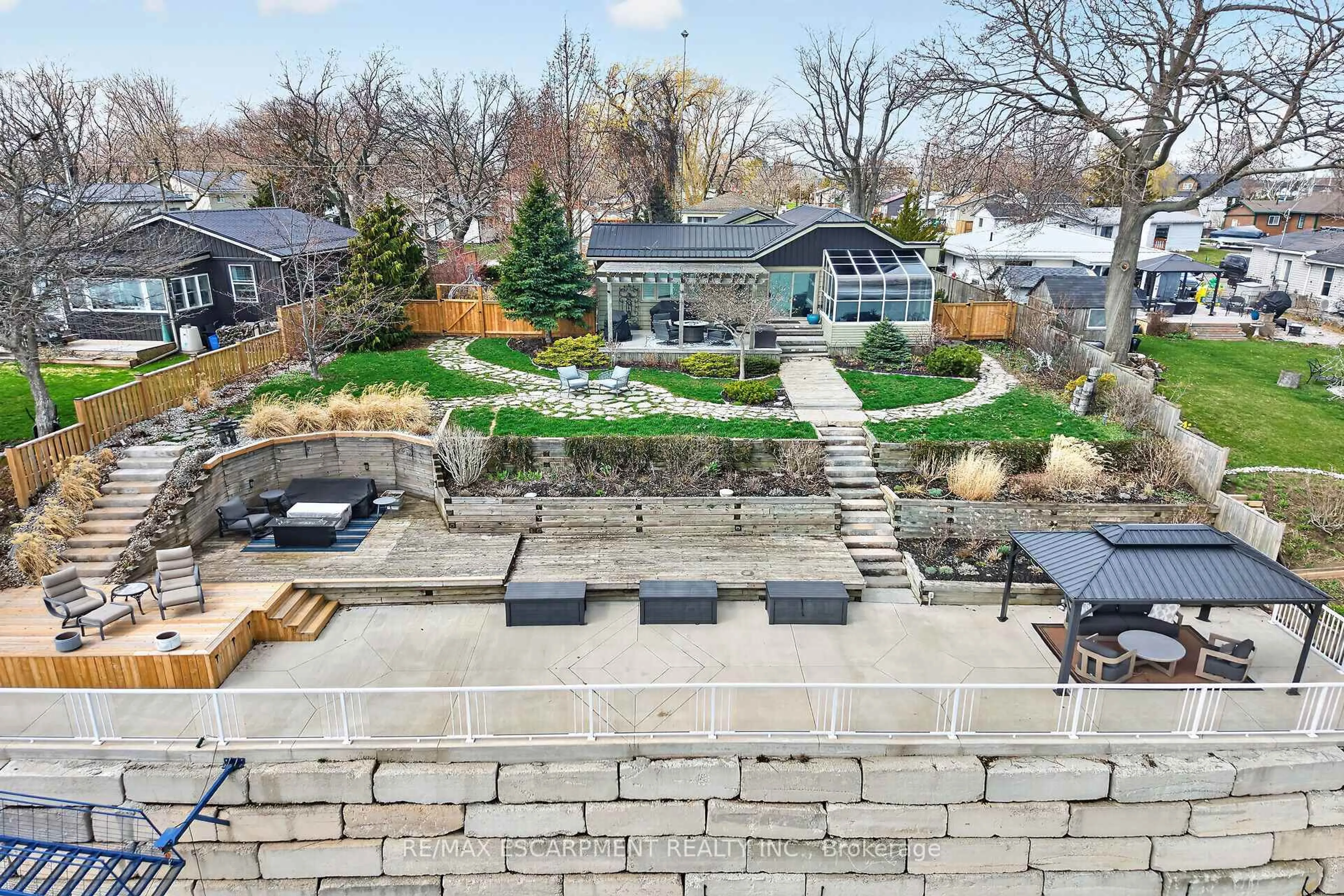 Patio, street for 108 Lakeside Dr, Haldimand Ontario N0A 1L0