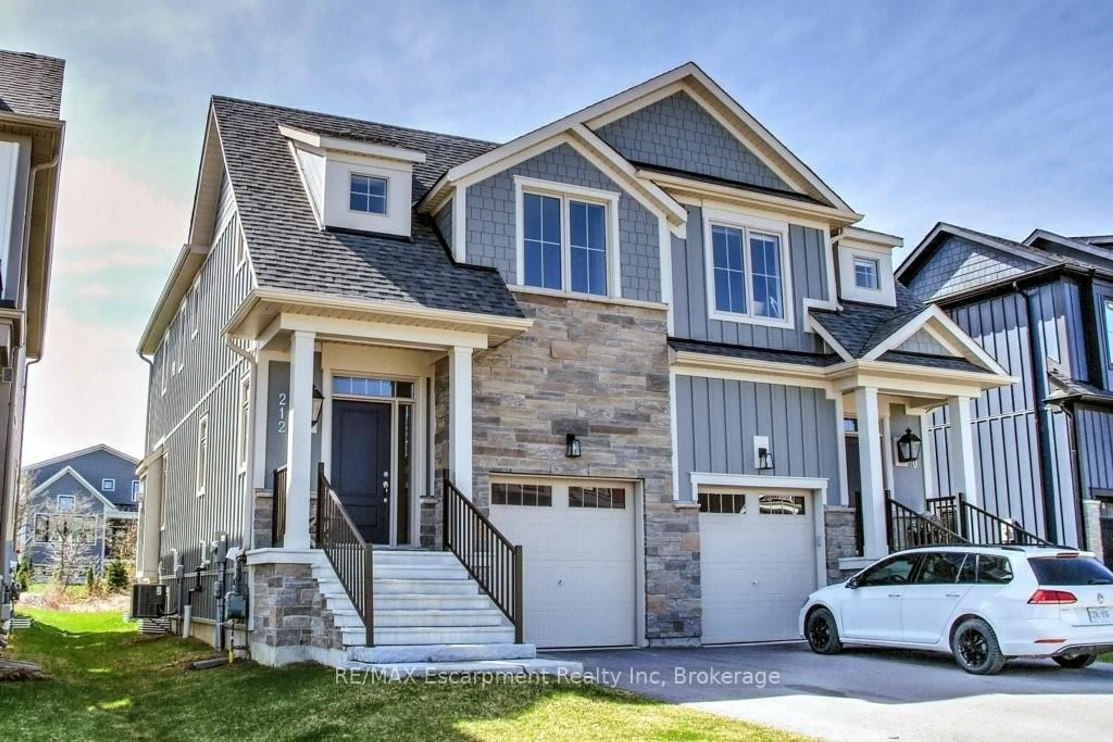 Home with brick exterior material, street for 212 Courtland St, Blue Mountains Ontario L9Y 4E4